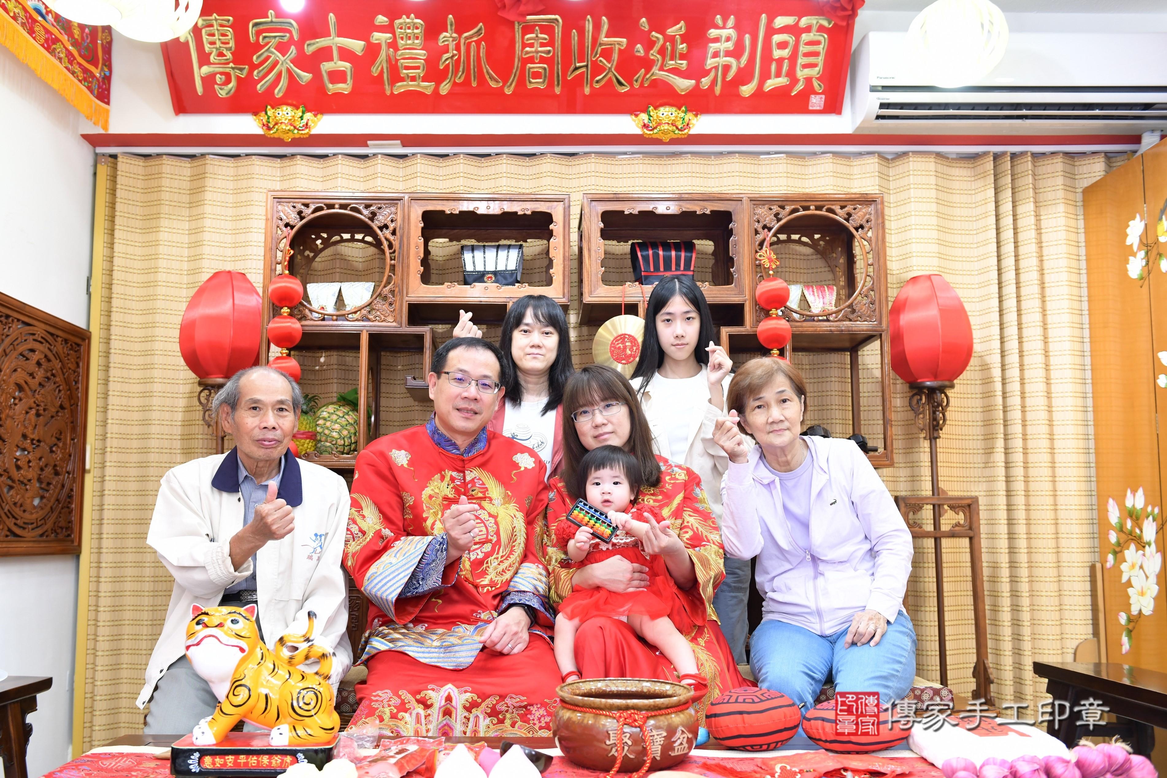 傳家手工印章台南店、抓周、度脺、美式風會場、傳家嬰兒古禮、吉祥話、抓周道具物品24種、拍照。抓周證書。寶寶抓周、滿周歲、生日快樂、祝福