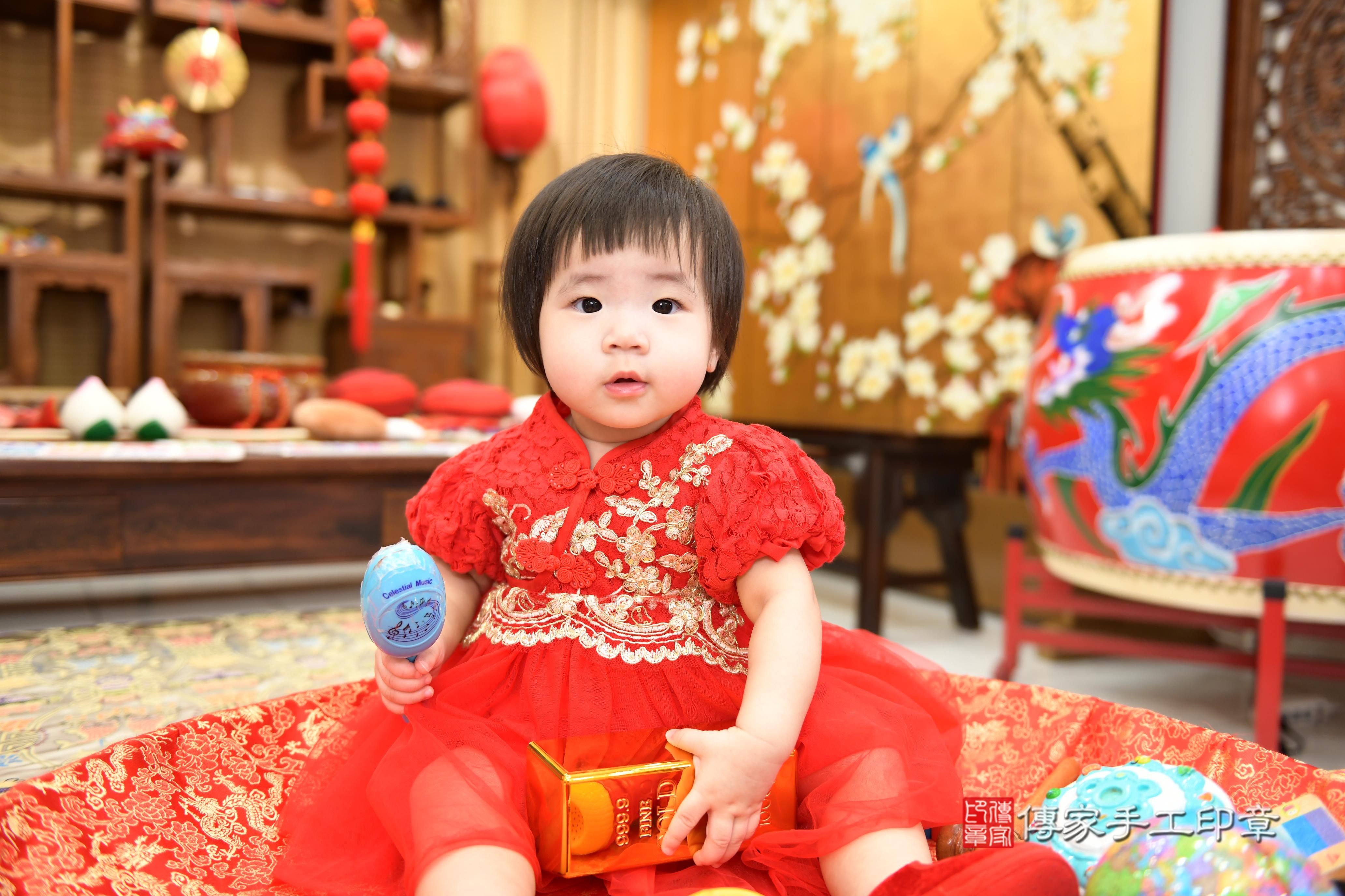 傳家手工印章台南店、抓周、度脺、美式風會場、傳家嬰兒古禮、吉祥話、抓周道具物品24種、拍照。抓周證書。寶寶抓周、滿周歲、生日快樂、祝福