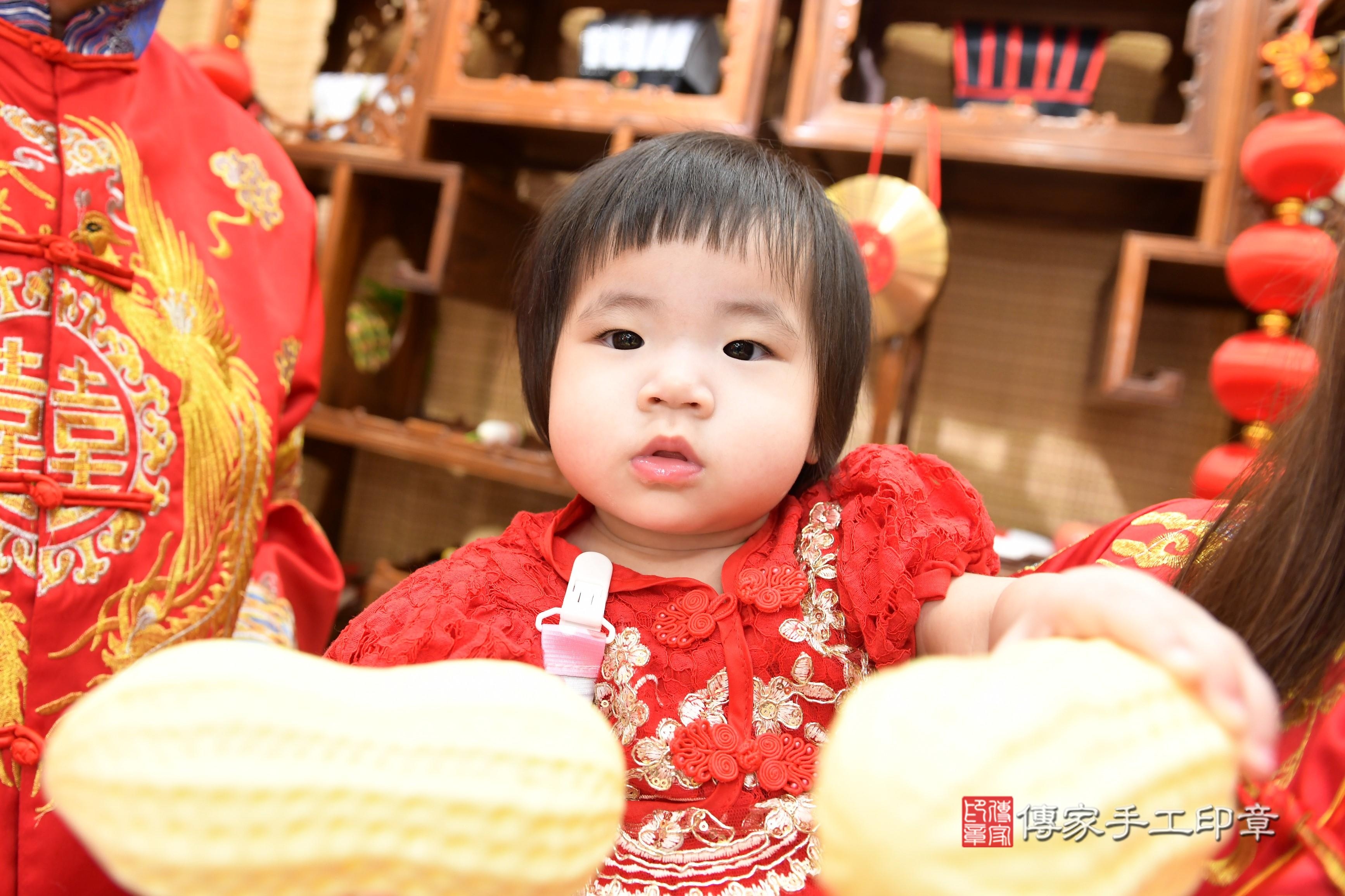 傳家手工印章台南店、抓周、度脺、美式風會場、傳家嬰兒古禮、吉祥話、抓周道具物品24種、拍照。抓周證書。寶寶抓周、滿周歲、生日快樂、祝福