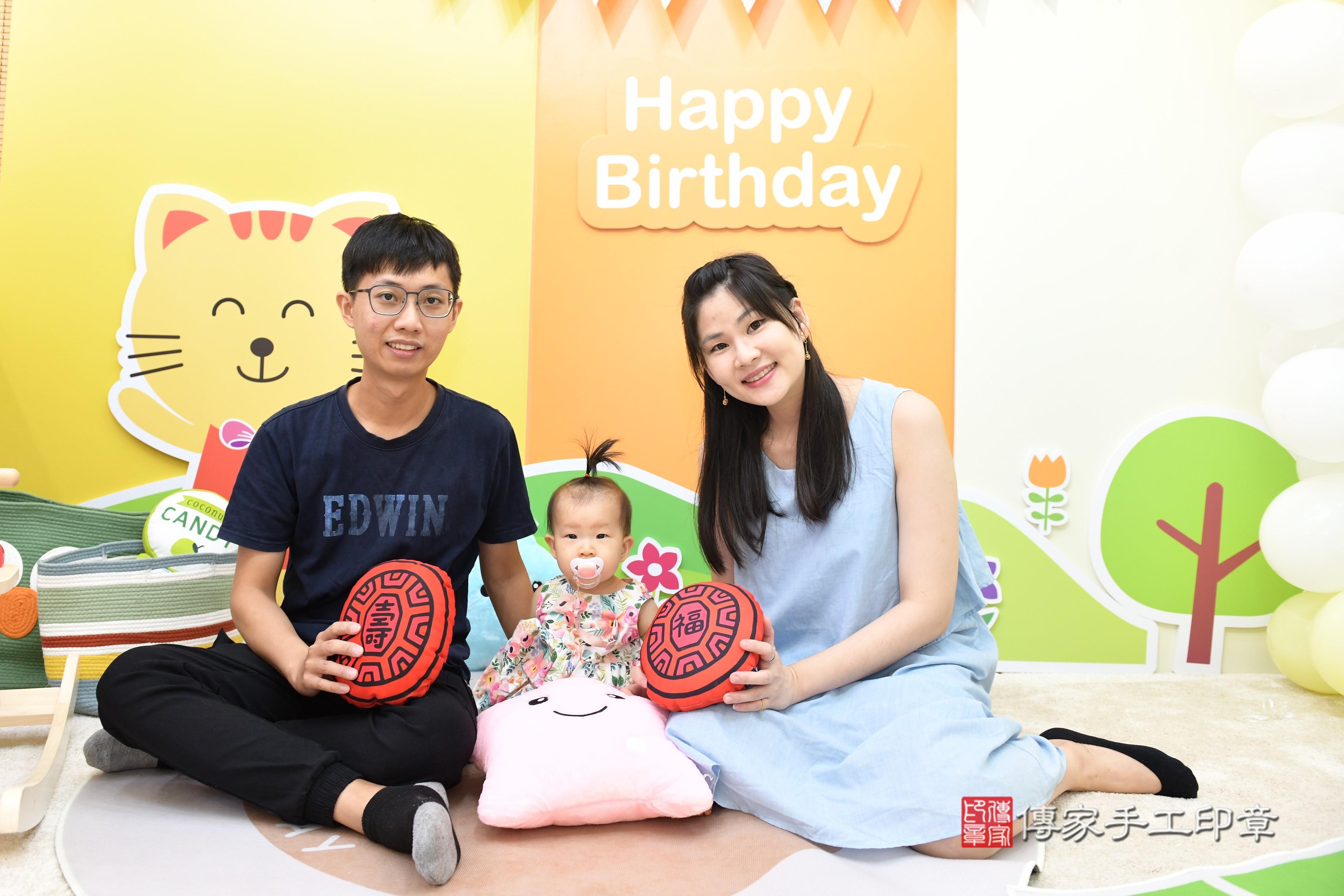 傳家手工印章台南店、抓周、度脺、美式風會場、傳家嬰兒古禮、吉祥話、抓周道具物品24種、拍照。抓周證書。寶寶抓周、滿周歲、生日快樂、祝福