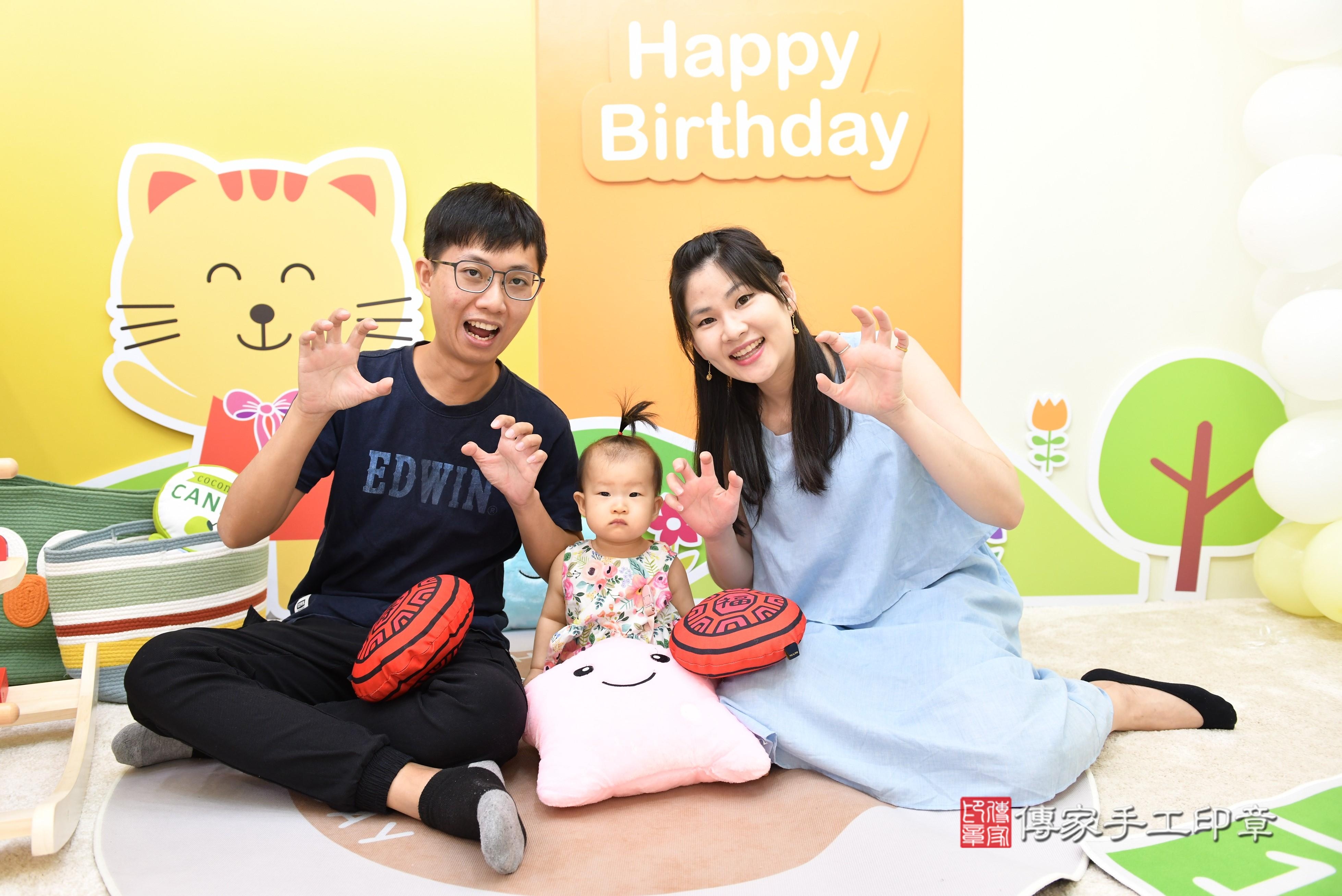 傳家手工印章台南店、抓周、度脺、美式風會場、傳家嬰兒古禮、吉祥話、抓周道具物品24種、拍照。抓周證書。寶寶抓周、滿周歲、生日快樂、祝福