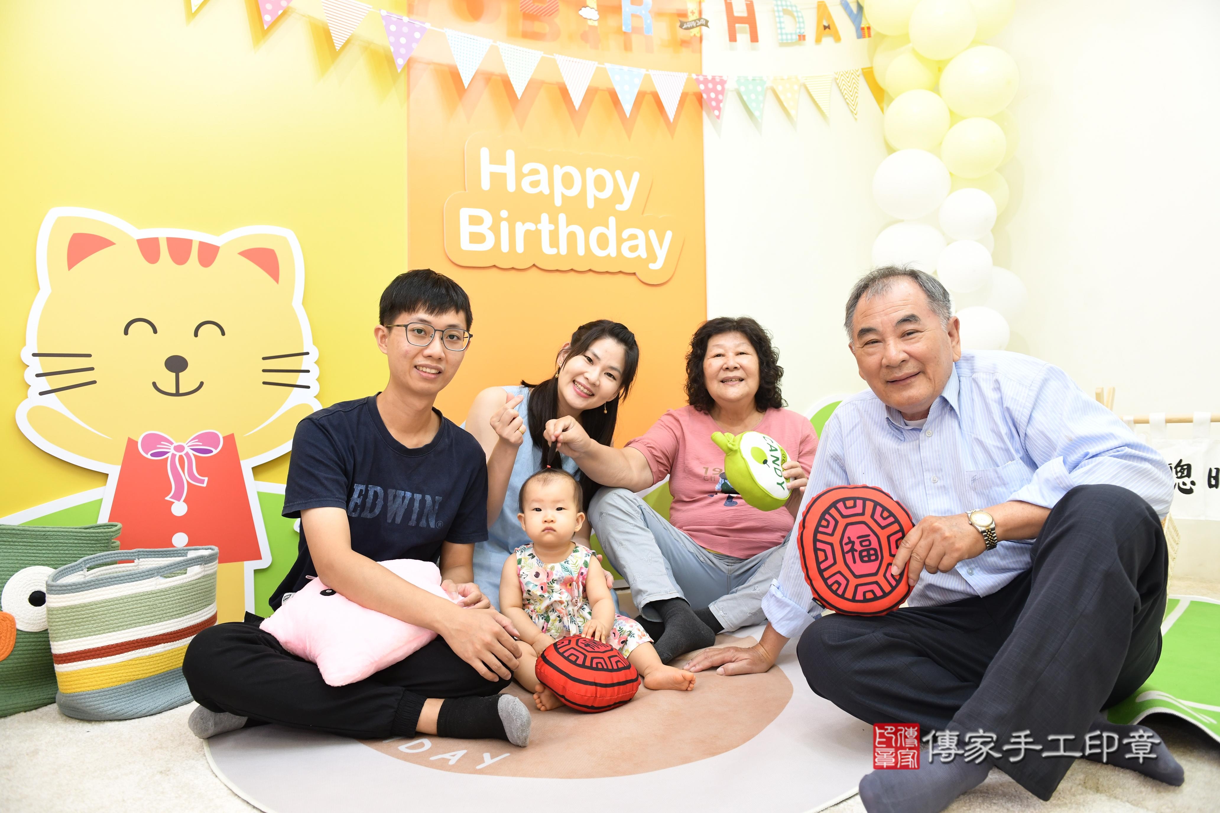 傳家手工印章台南店、抓周、度脺、美式風會場、傳家嬰兒古禮、吉祥話、抓周道具物品24種、拍照。抓周證書。寶寶抓周、滿周歲、生日快樂、祝福