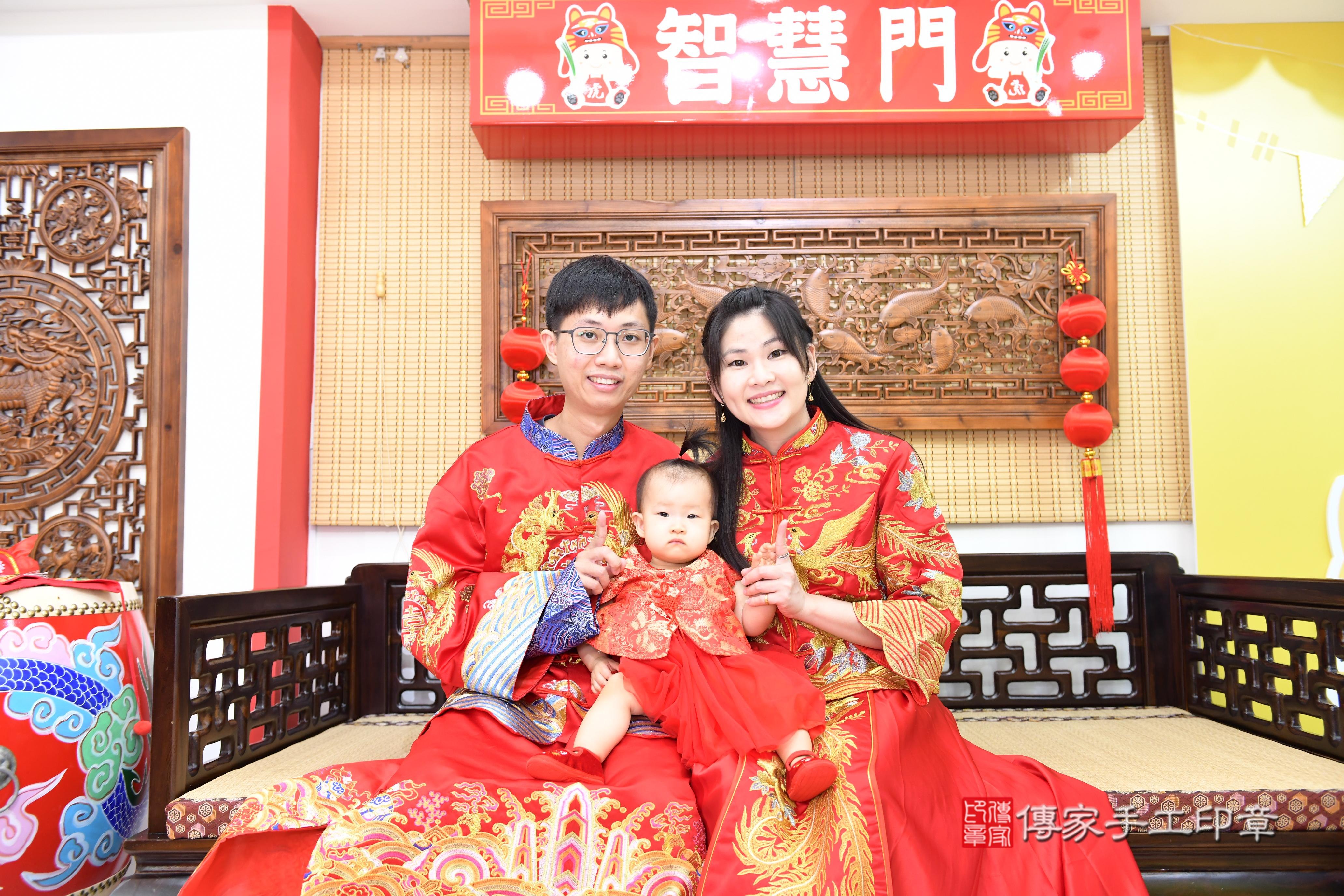 傳家手工印章台南店、抓周、度脺、美式風會場、傳家嬰兒古禮、吉祥話、抓周道具物品24種、拍照。抓周證書。寶寶抓周、滿周歲、生日快樂、祝福