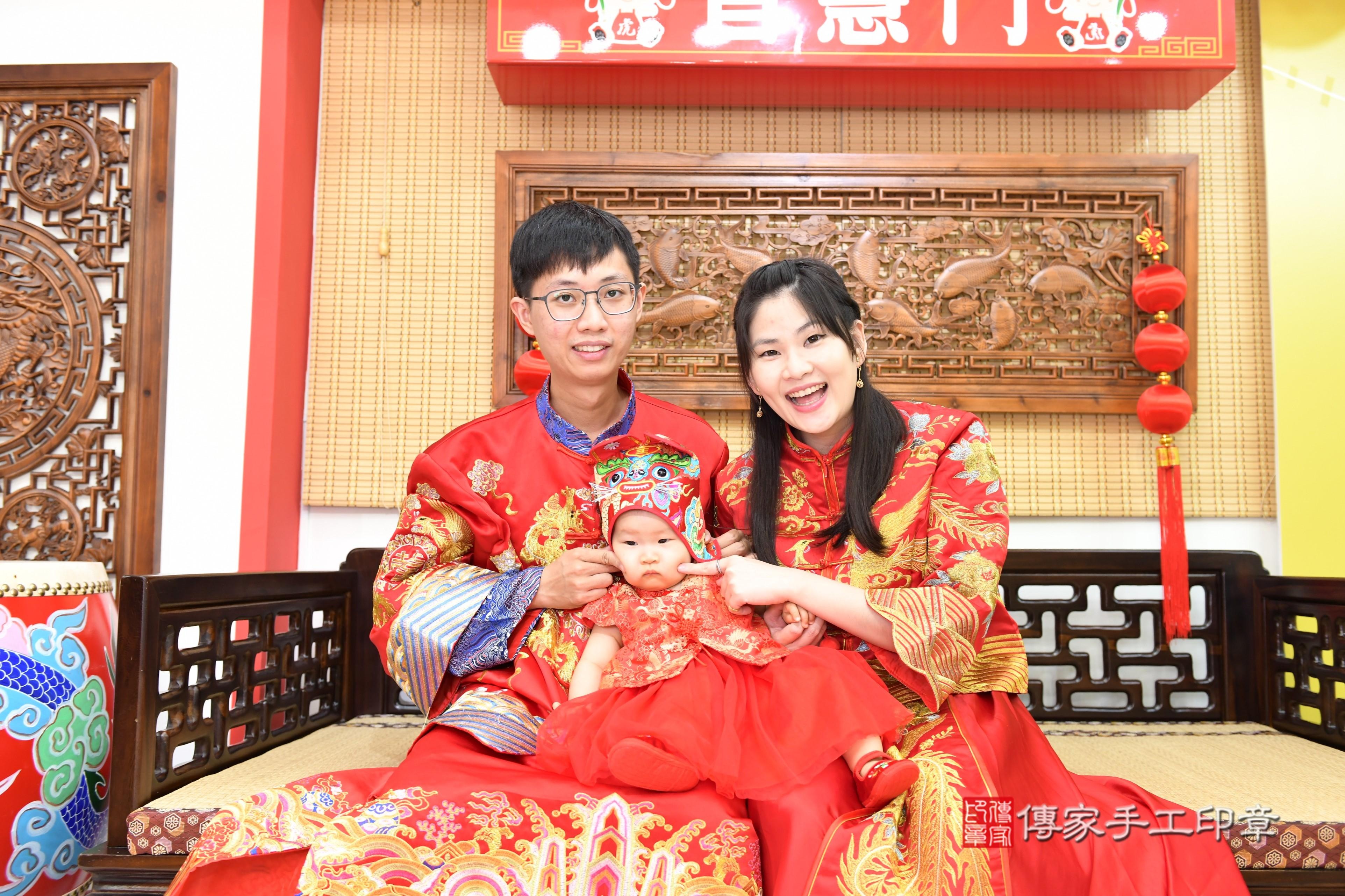 傳家手工印章台南店、抓周、度脺、美式風會場、傳家嬰兒古禮、吉祥話、抓周道具物品24種、拍照。抓周證書。寶寶抓周、滿周歲、生日快樂、祝福