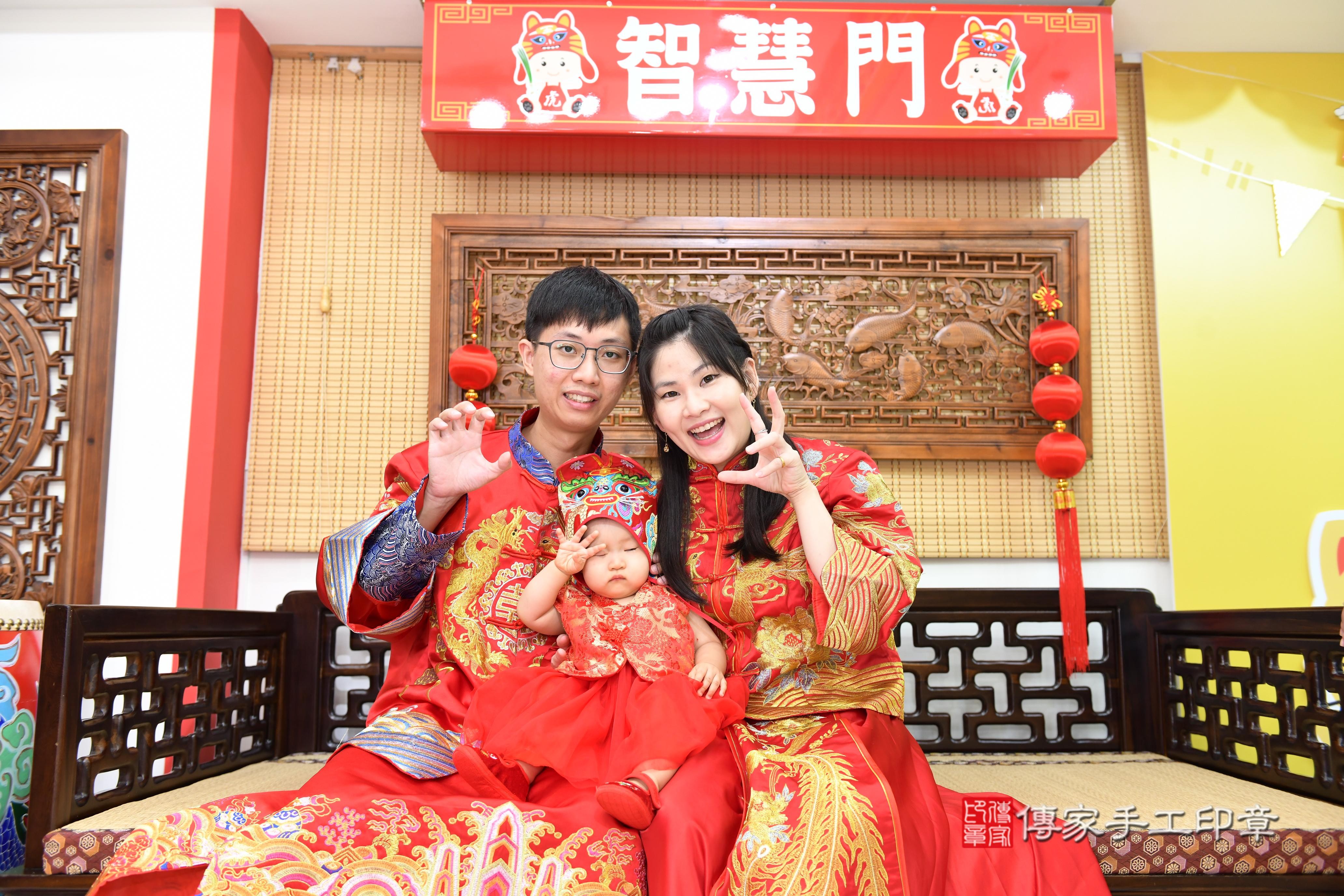 傳家手工印章台南店、抓周、度脺、美式風會場、傳家嬰兒古禮、吉祥話、抓周道具物品24種、拍照。抓周證書。寶寶抓周、滿周歲、生日快樂、祝福