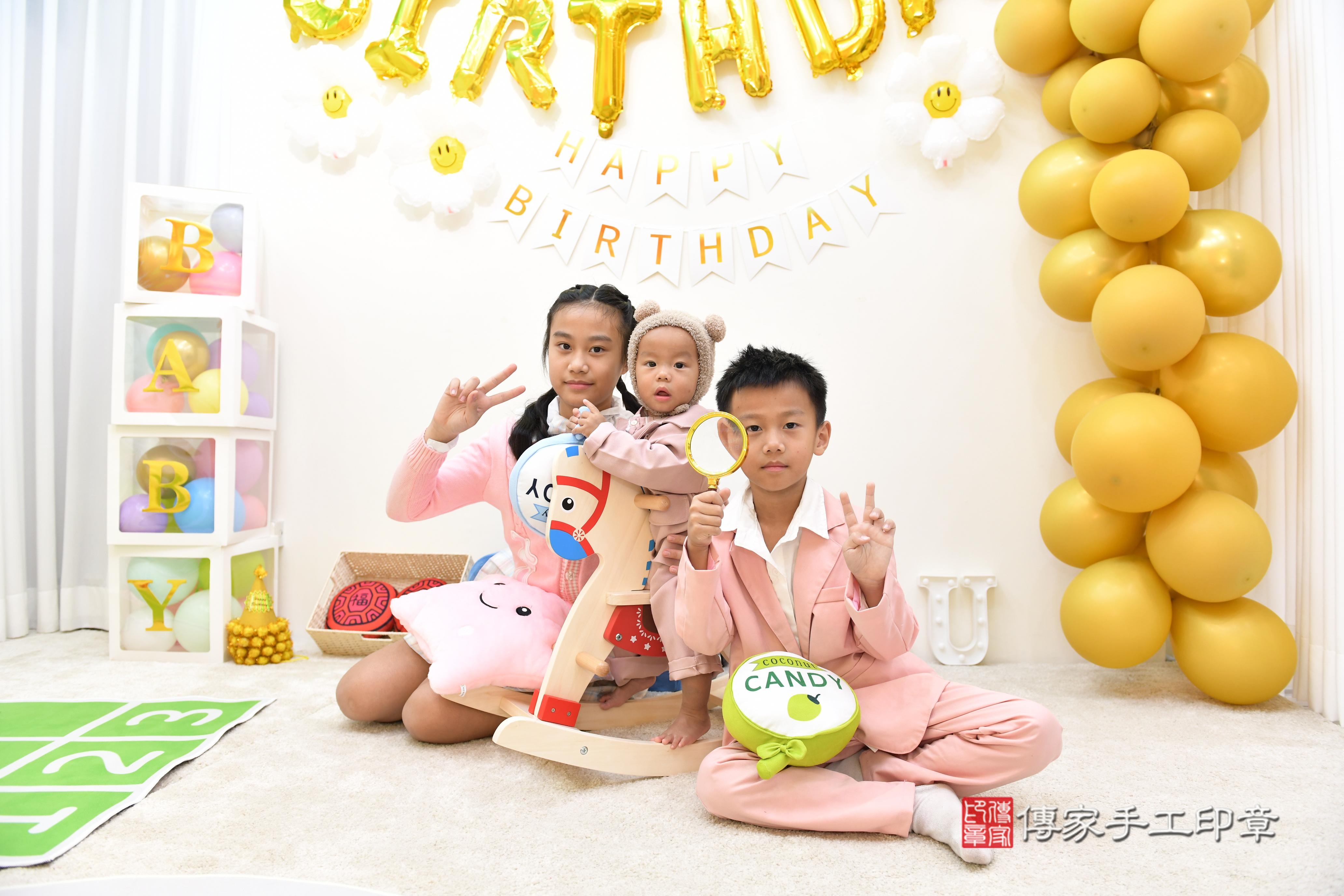 傳家手工印章台南店、抓周、度脺、美式風會場、傳家嬰兒古禮、吉祥話、抓周道具物品24種、拍照。抓周證書。寶寶抓周、滿周歲、生日快樂、祝福