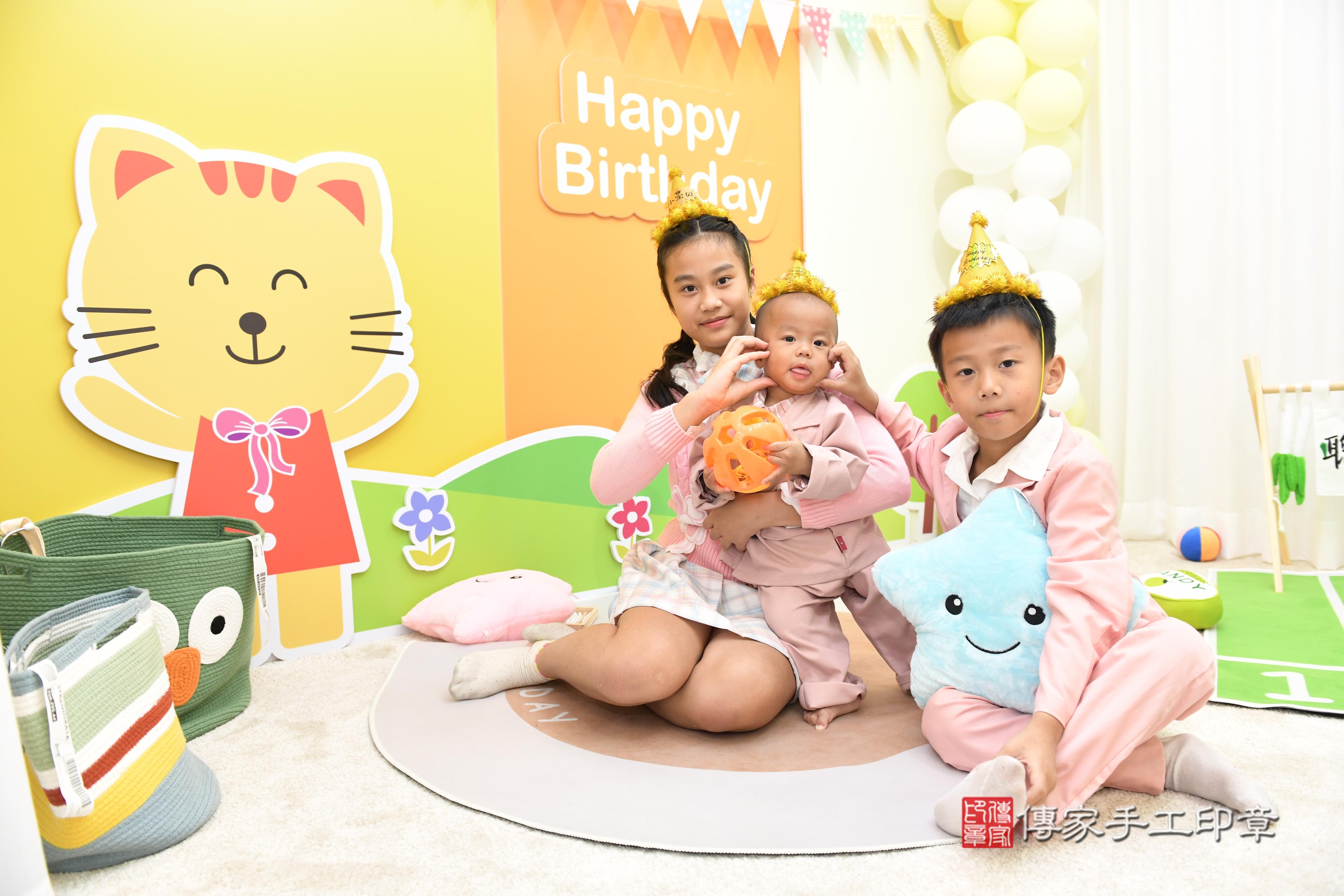 傳家手工印章台南店、抓周、度脺、美式風會場、傳家嬰兒古禮、吉祥話、抓周道具物品24種、拍照。抓周證書。寶寶抓周、滿周歲、生日快樂、祝福