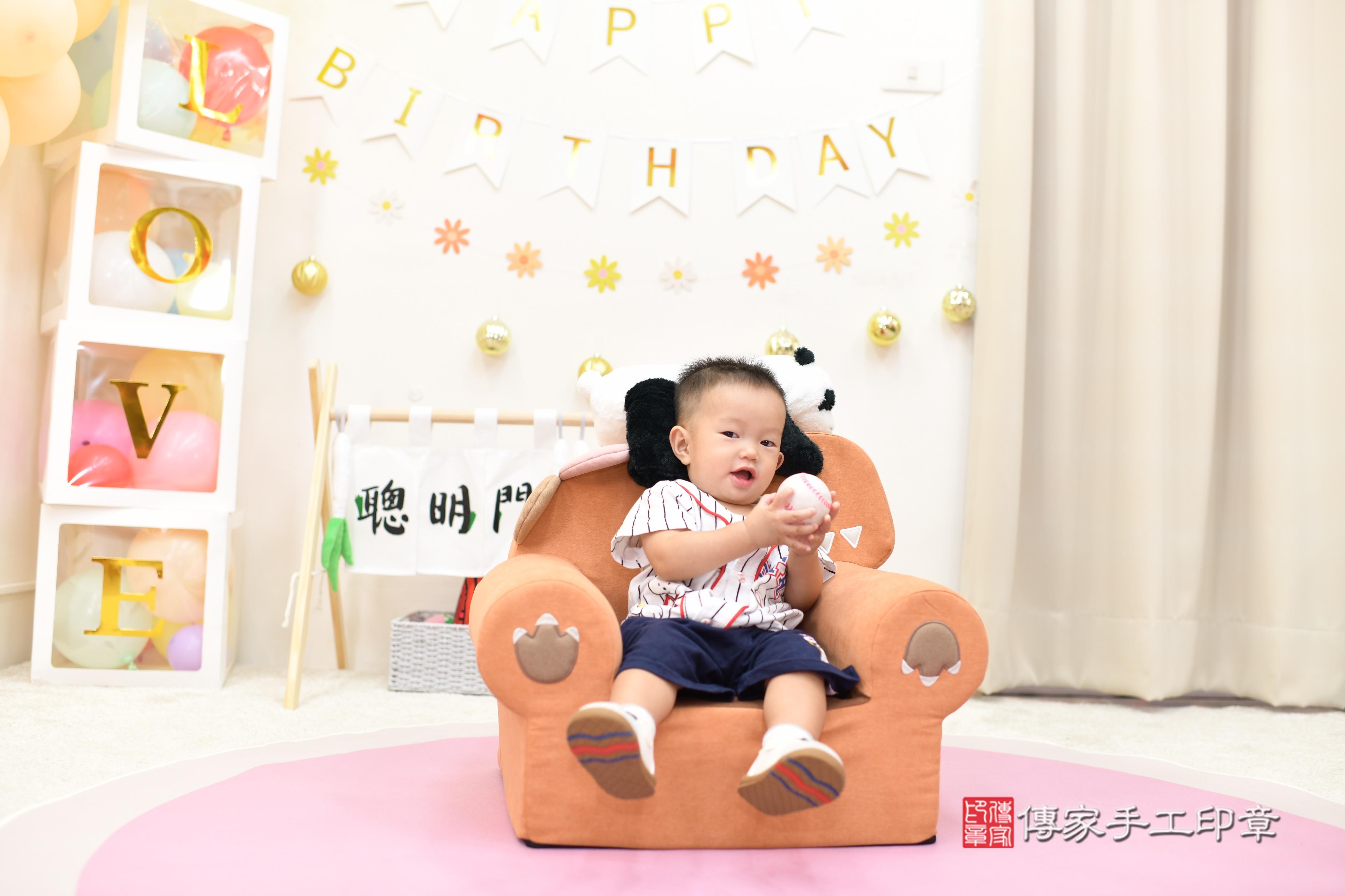 傳家手工印章高雄店、抓周、度脺、中國風會場、傳家嬰兒古禮、吉祥話、抓周道具物品24種、拍照。抓周證書。寶寶抓周、滿周歲、生日快樂、祝福