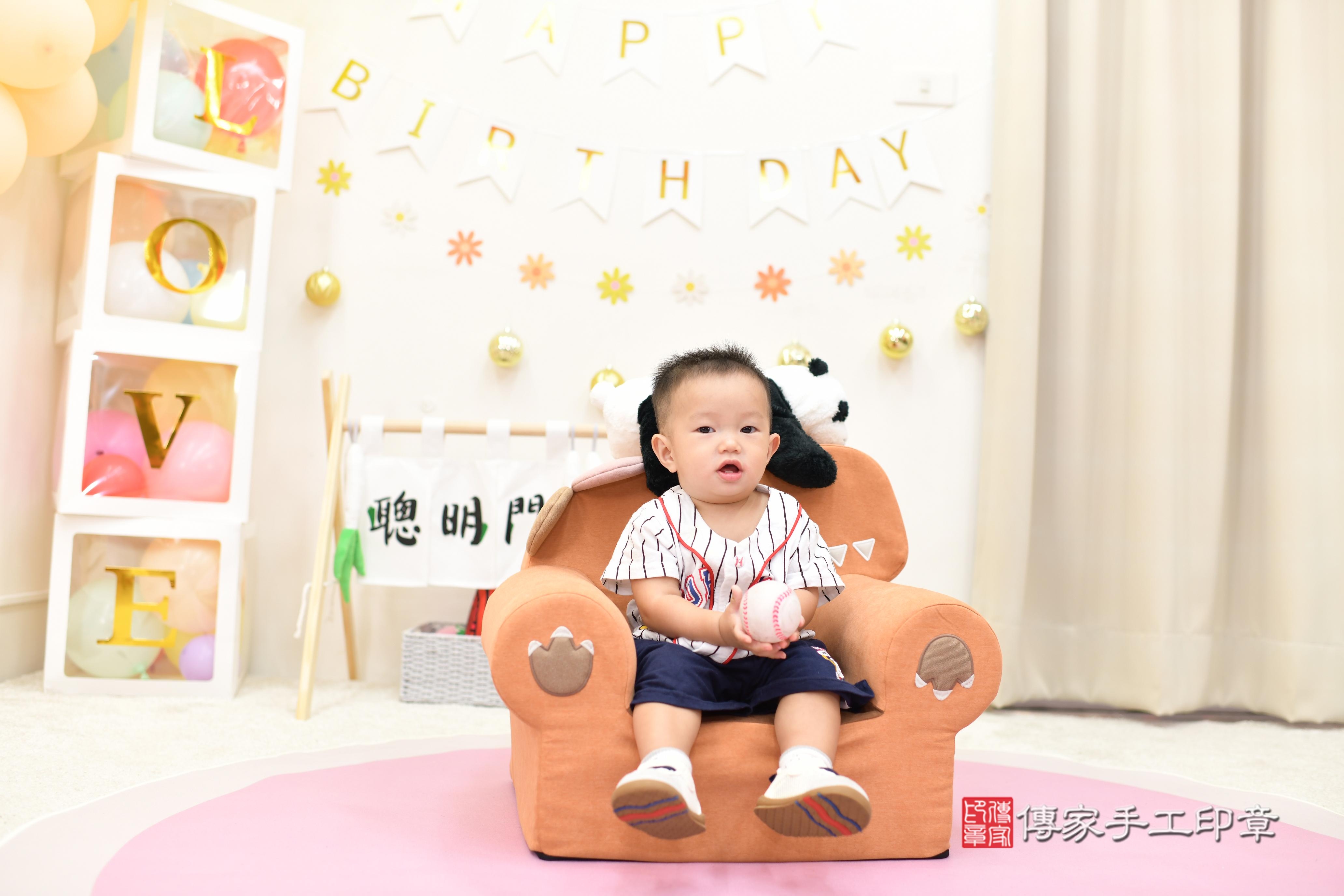 傳家手工印章高雄店、抓周、度脺、中國風會場、傳家嬰兒古禮、吉祥話、抓周道具物品24種、拍照。抓周證書。寶寶抓周、滿周歲、生日快樂、祝福