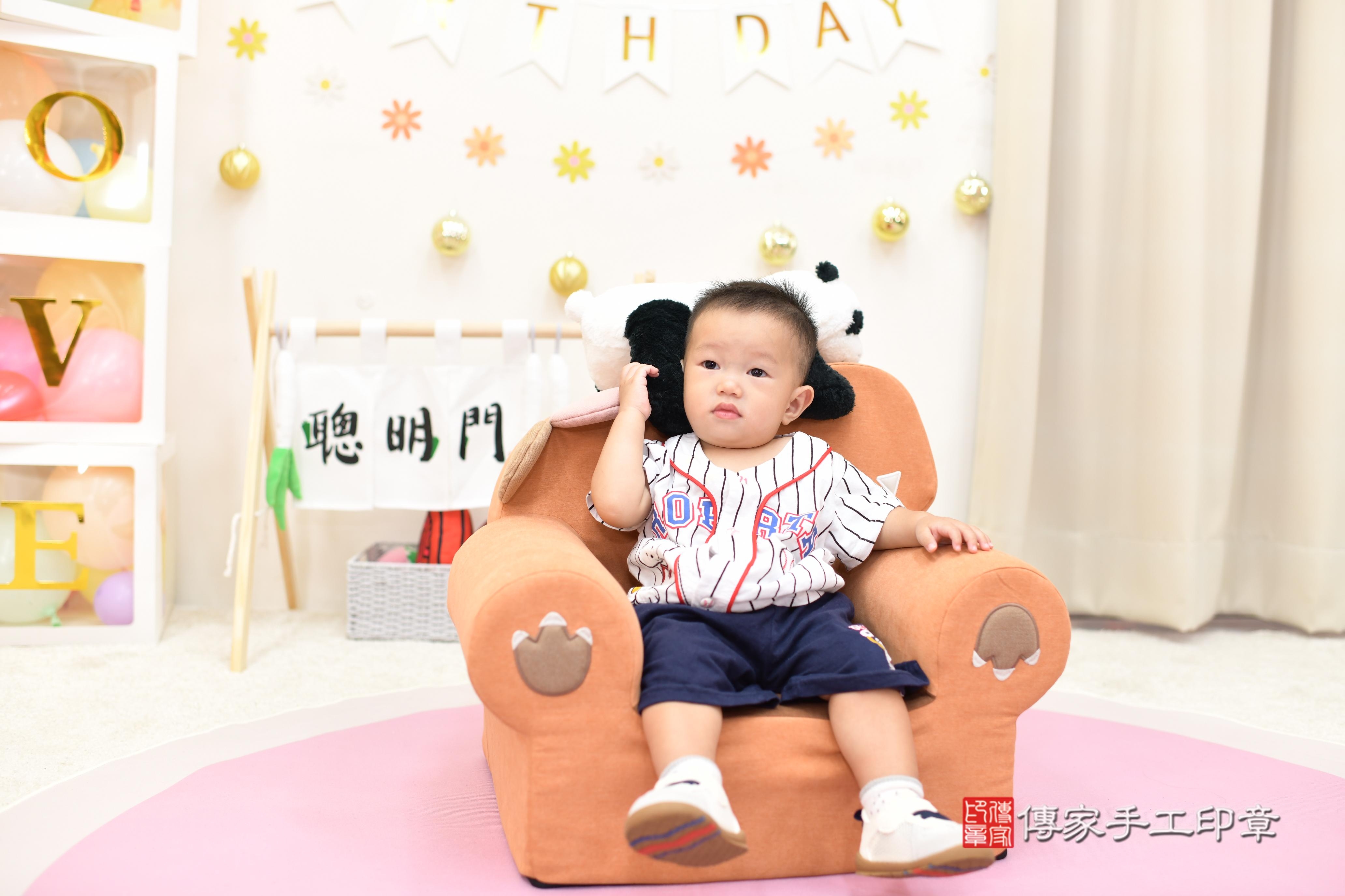傳家手工印章高雄店、抓周、度脺、中國風會場、傳家嬰兒古禮、吉祥話、抓周道具物品24種、拍照。抓周證書。寶寶抓周、滿周歲、生日快樂、祝福