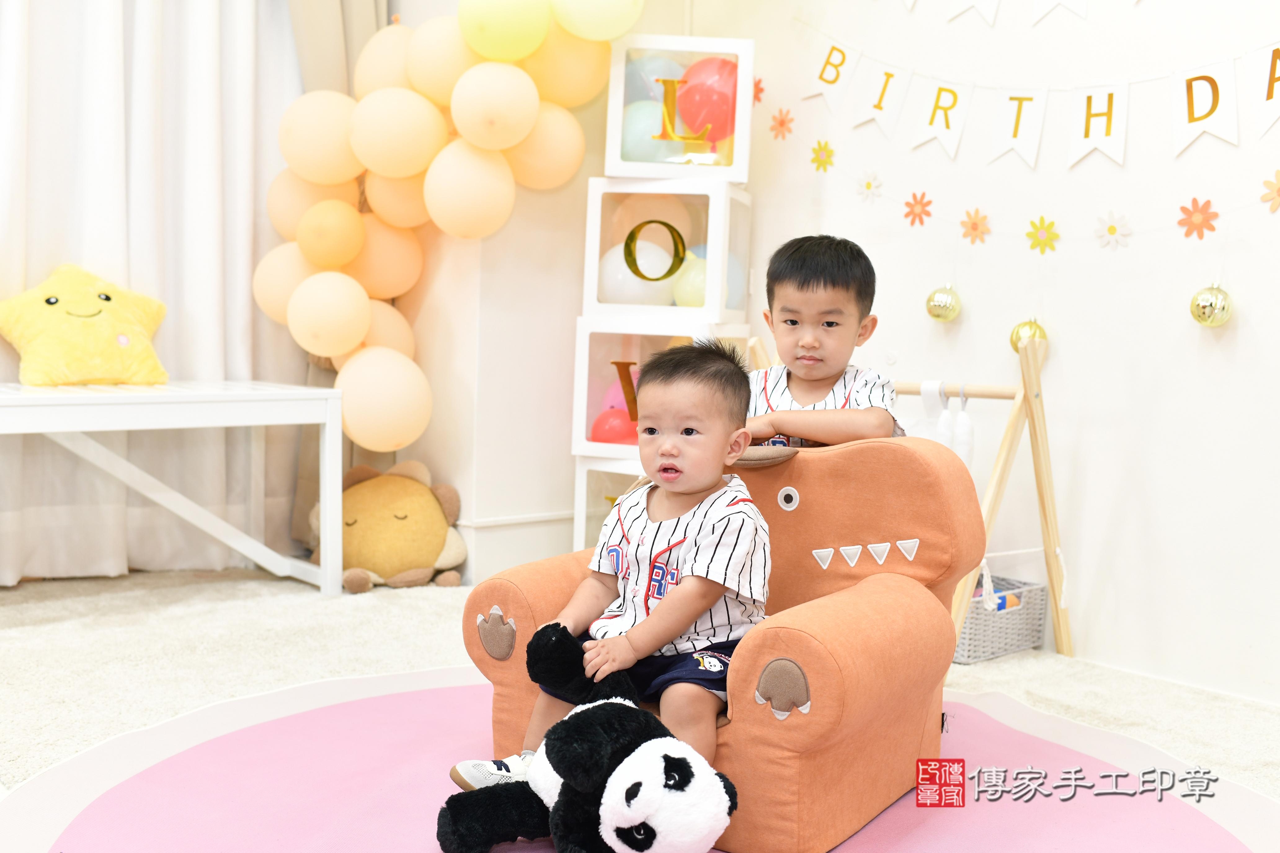 傳家手工印章高雄店、抓周、度脺、中國風會場、傳家嬰兒古禮、吉祥話、抓周道具物品24種、拍照。抓周證書。寶寶抓周、滿周歲、生日快樂、祝福