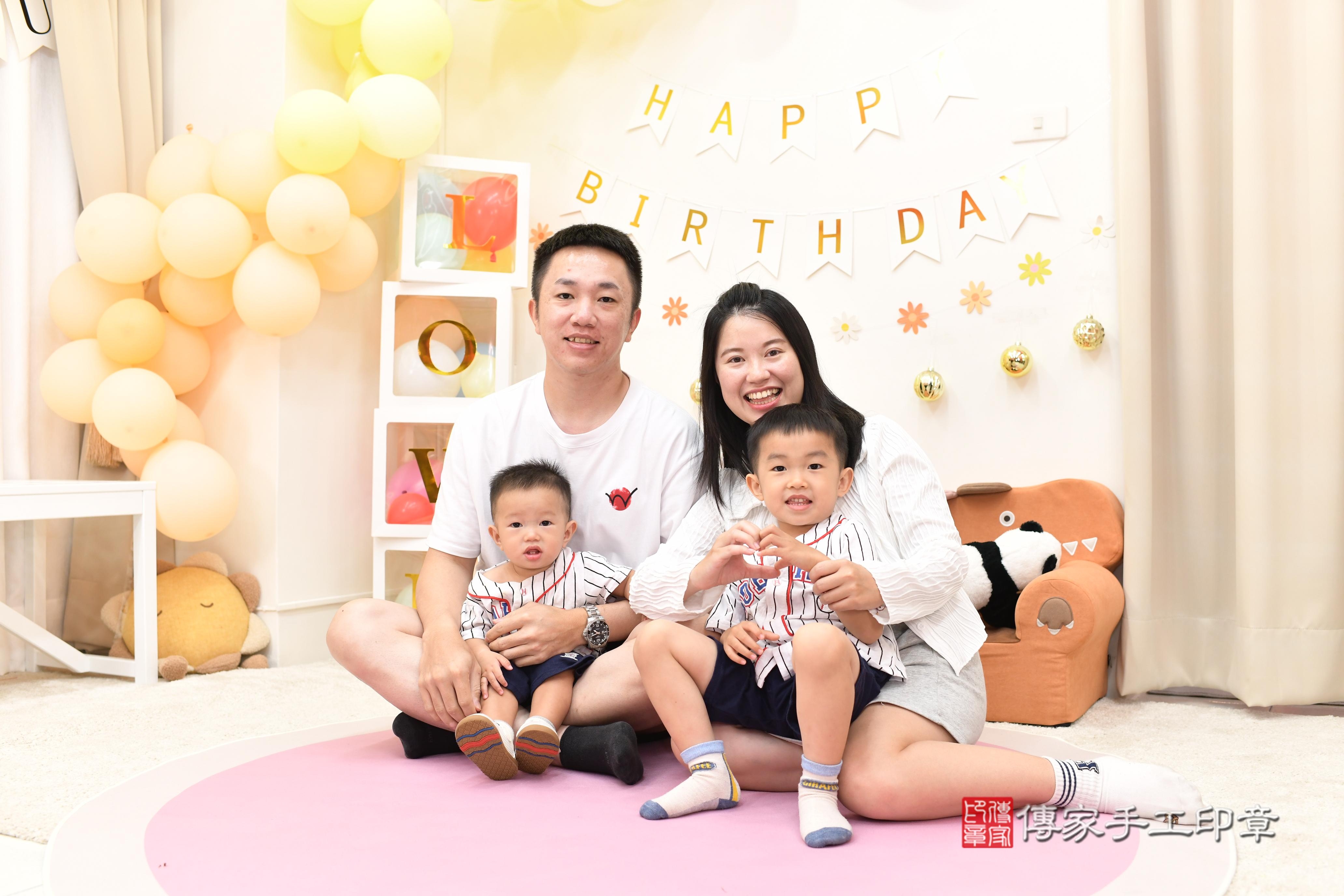 傳家手工印章高雄店、抓周、度脺、中國風會場、傳家嬰兒古禮、吉祥話、抓周道具物品24種、拍照。抓周證書。寶寶抓周、滿周歲、生日快樂、祝福