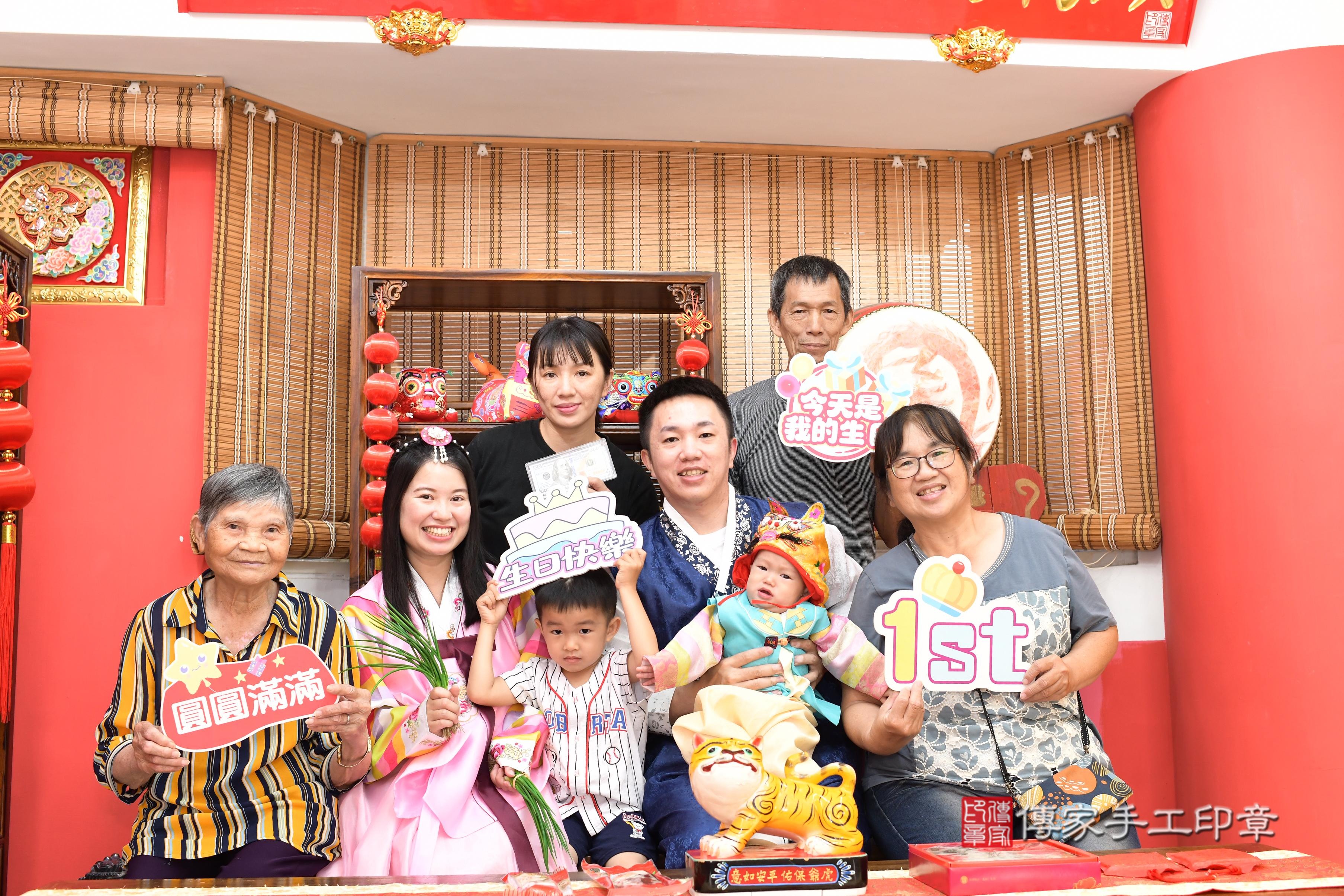 傳家手工印章高雄店、抓周、度脺、中國風會場、傳家嬰兒古禮、吉祥話、抓周道具物品24種、拍照。抓周證書。寶寶抓周、滿周歲、生日快樂、祝福