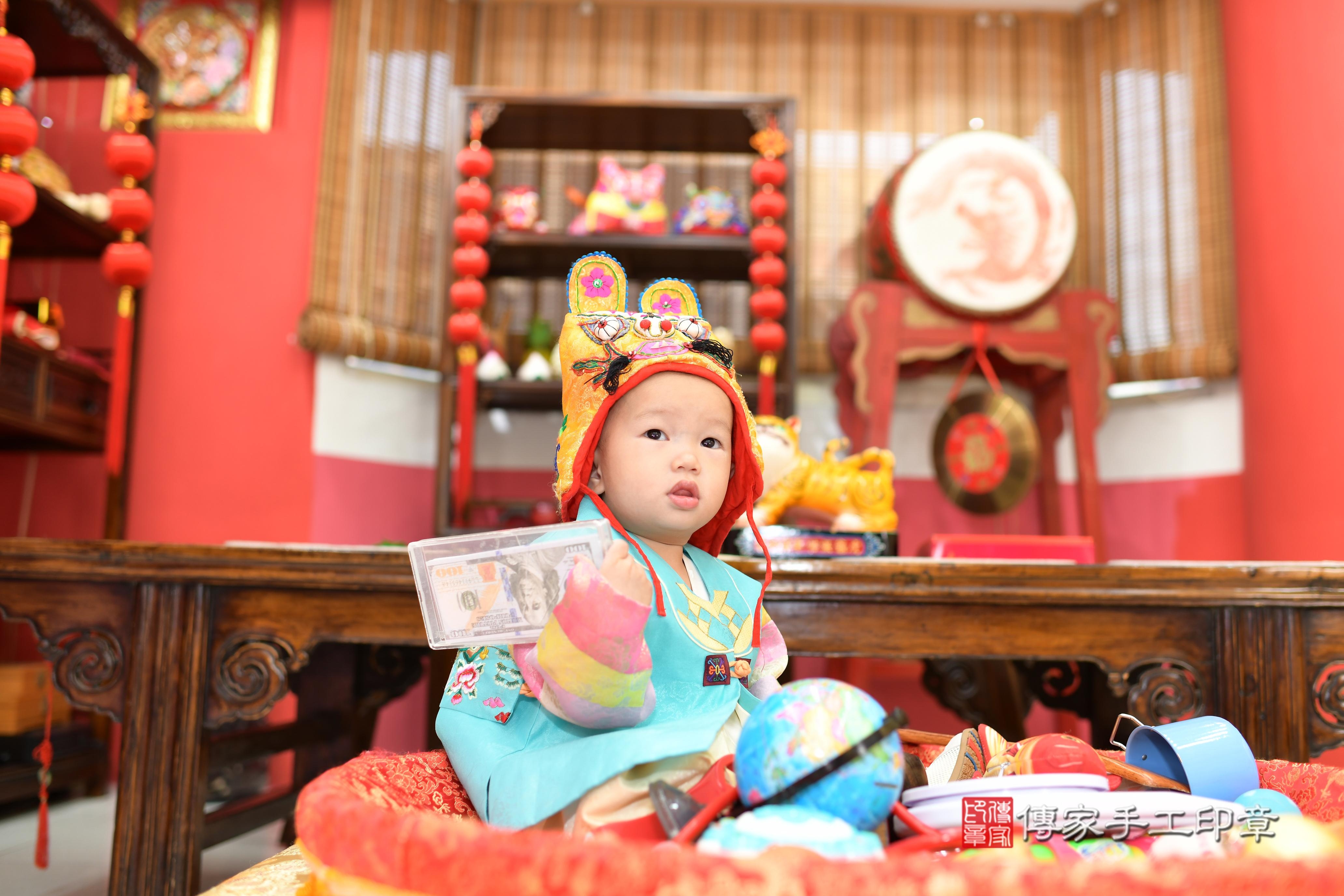 傳家手工印章高雄店、抓周、度脺、中國風會場、傳家嬰兒古禮、吉祥話、抓周道具物品24種、拍照。抓周證書。寶寶抓周、滿周歲、生日快樂、祝福