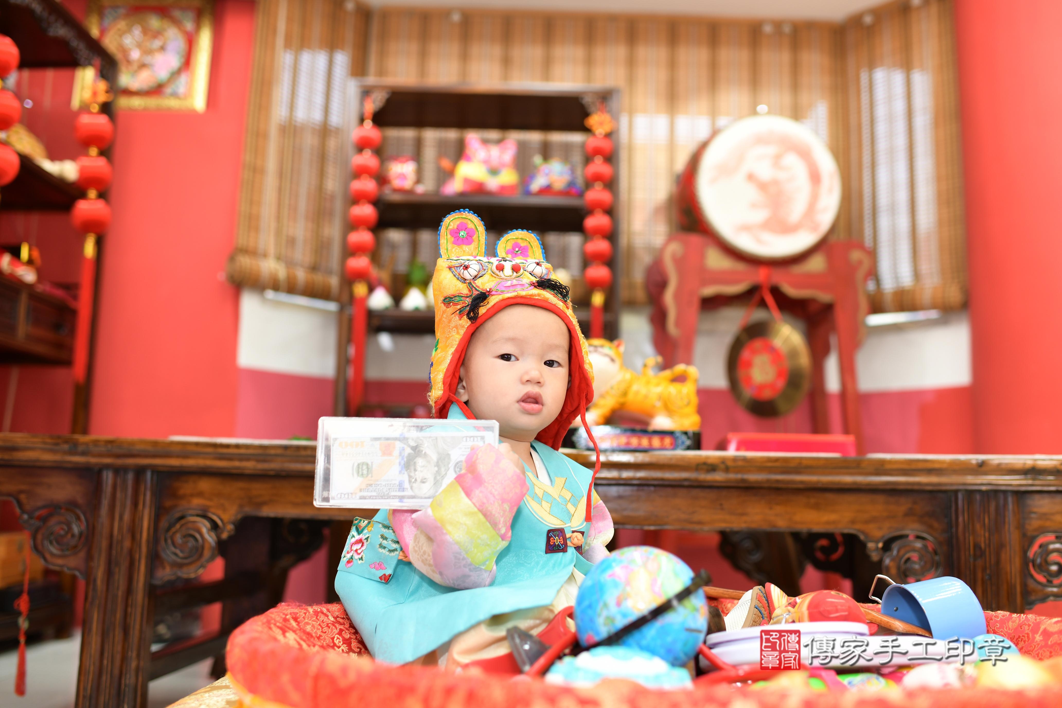 傳家手工印章高雄店、抓周、度脺、中國風會場、傳家嬰兒古禮、吉祥話、抓周道具物品24種、拍照。抓周證書。寶寶抓周、滿周歲、生日快樂、祝福