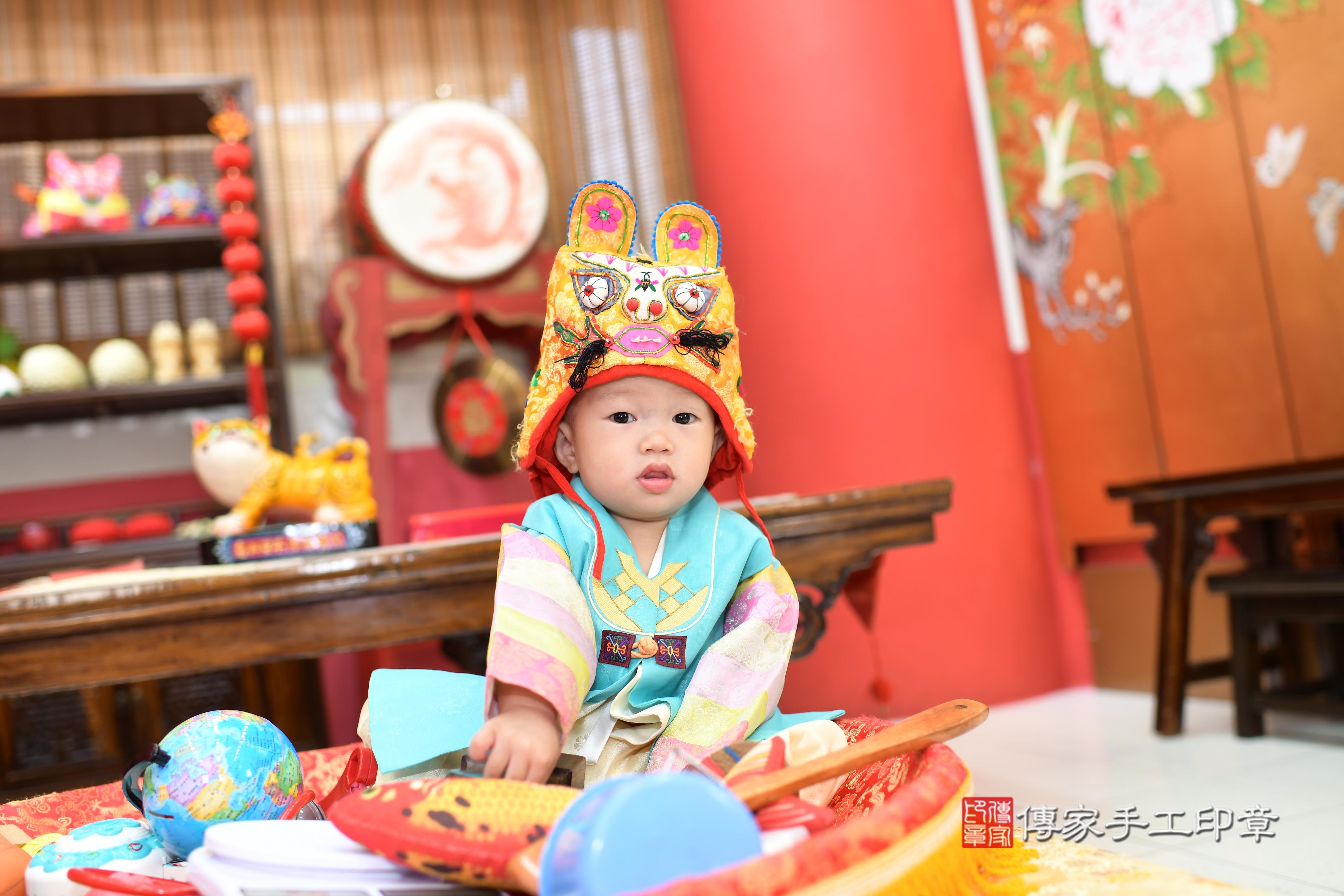 傳家手工印章高雄店、抓周、度脺、中國風會場、傳家嬰兒古禮、吉祥話、抓周道具物品24種、拍照。抓周證書。寶寶抓周、滿周歲、生日快樂、祝福