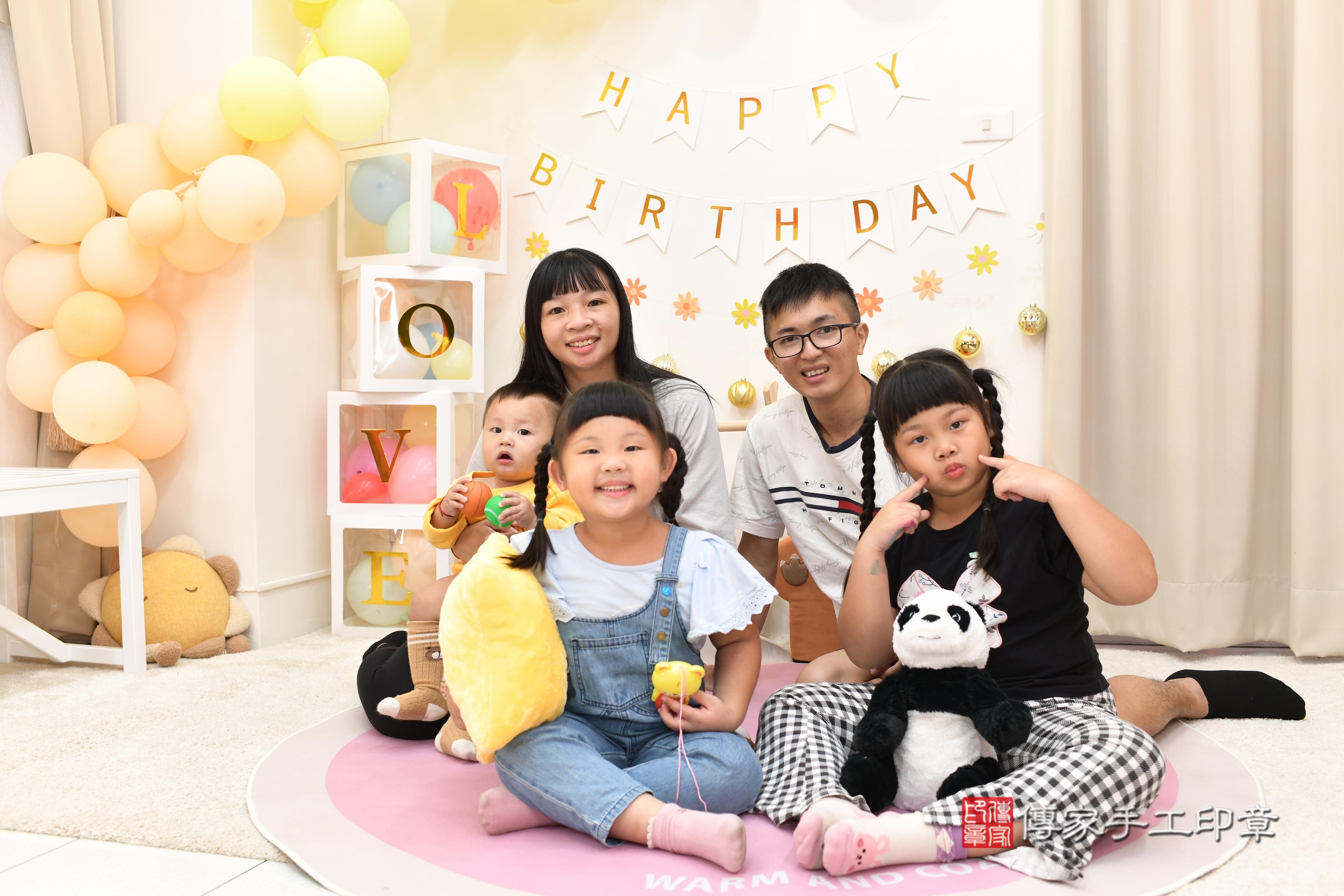 傳家手工印章高雄店、抓周、度脺、中國風會場、傳家嬰兒古禮、吉祥話、抓周道具物品24種、拍照。抓周證書。寶寶抓周、滿周歲、生日快樂、祝福