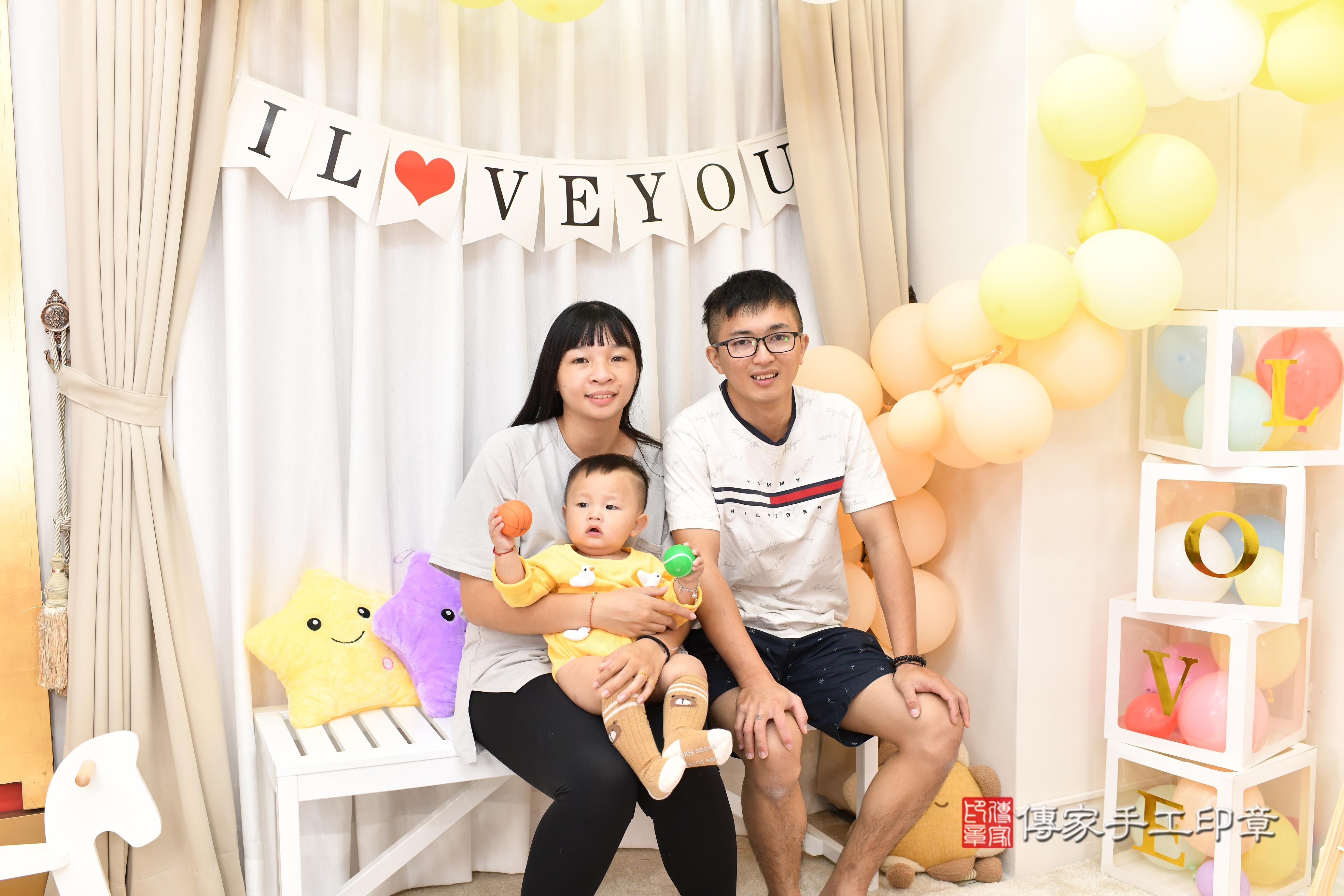 傳家手工印章高雄店、抓周、度脺、中國風會場、傳家嬰兒古禮、吉祥話、抓周道具物品24種、拍照。抓周證書。寶寶抓周、滿周歲、生日快樂、祝福