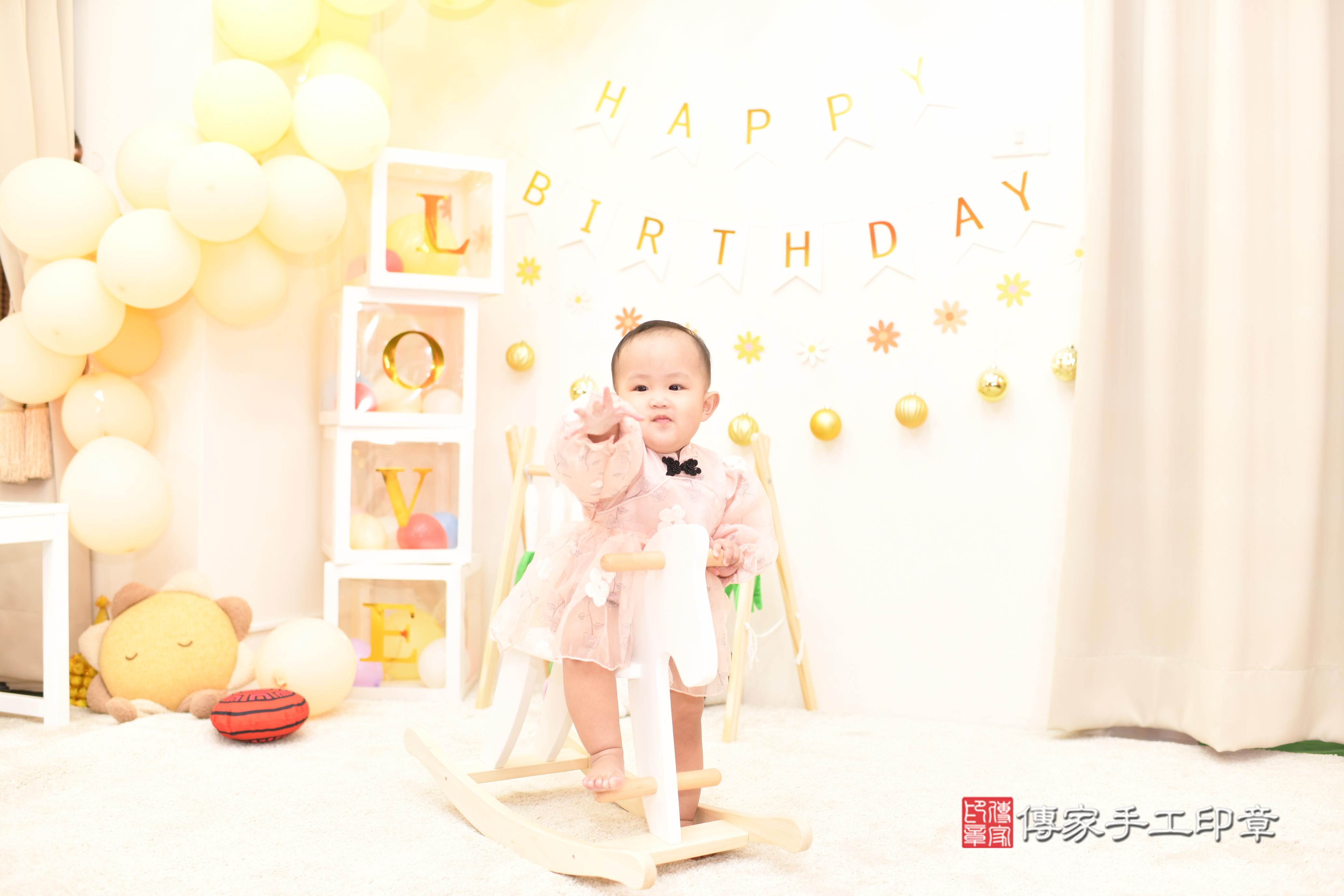 傳家手工印章高雄店、抓周、度脺、中國風會場、傳家嬰兒古禮、吉祥話、抓周道具物品24種、拍照。抓周證書。寶寶抓周、滿周歲、生日快樂、祝福