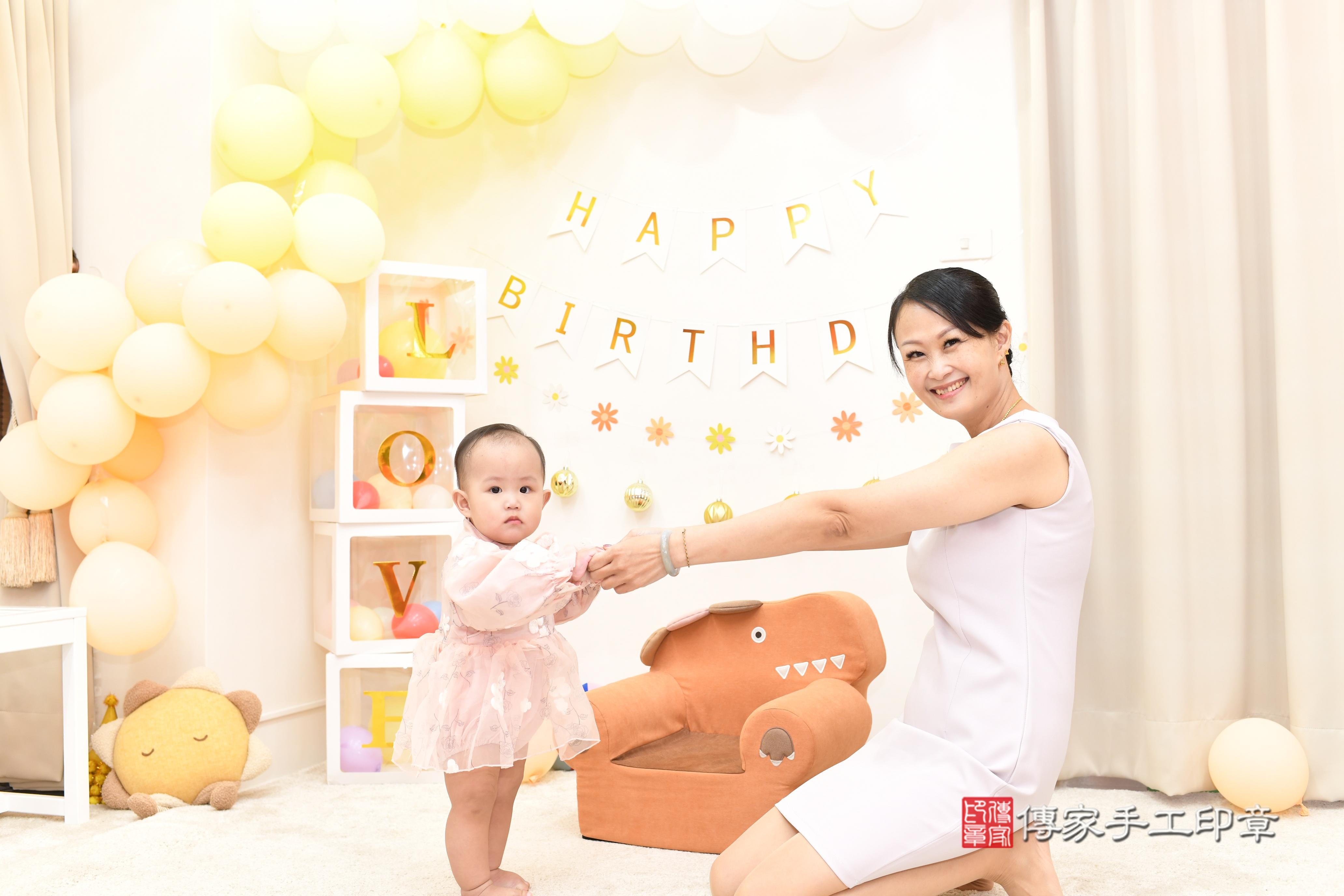 傳家手工印章高雄店、抓周、度脺、中國風會場、傳家嬰兒古禮、吉祥話、抓周道具物品24種、拍照。抓周證書。寶寶抓周、滿周歲、生日快樂、祝福