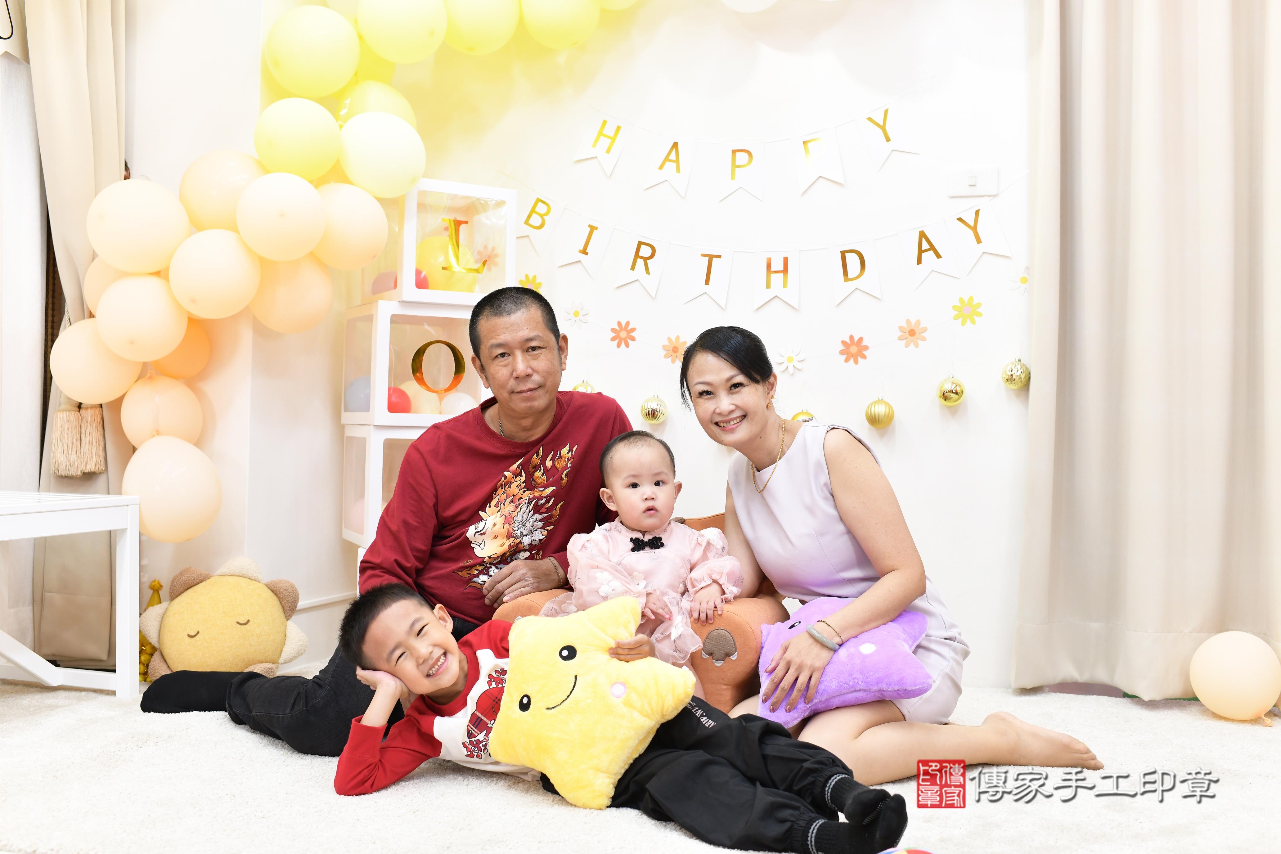 傳家手工印章高雄店、抓周、度脺、中國風會場、傳家嬰兒古禮、吉祥話、抓周道具物品24種、拍照。抓周證書。寶寶抓周、滿周歲、生日快樂、祝福