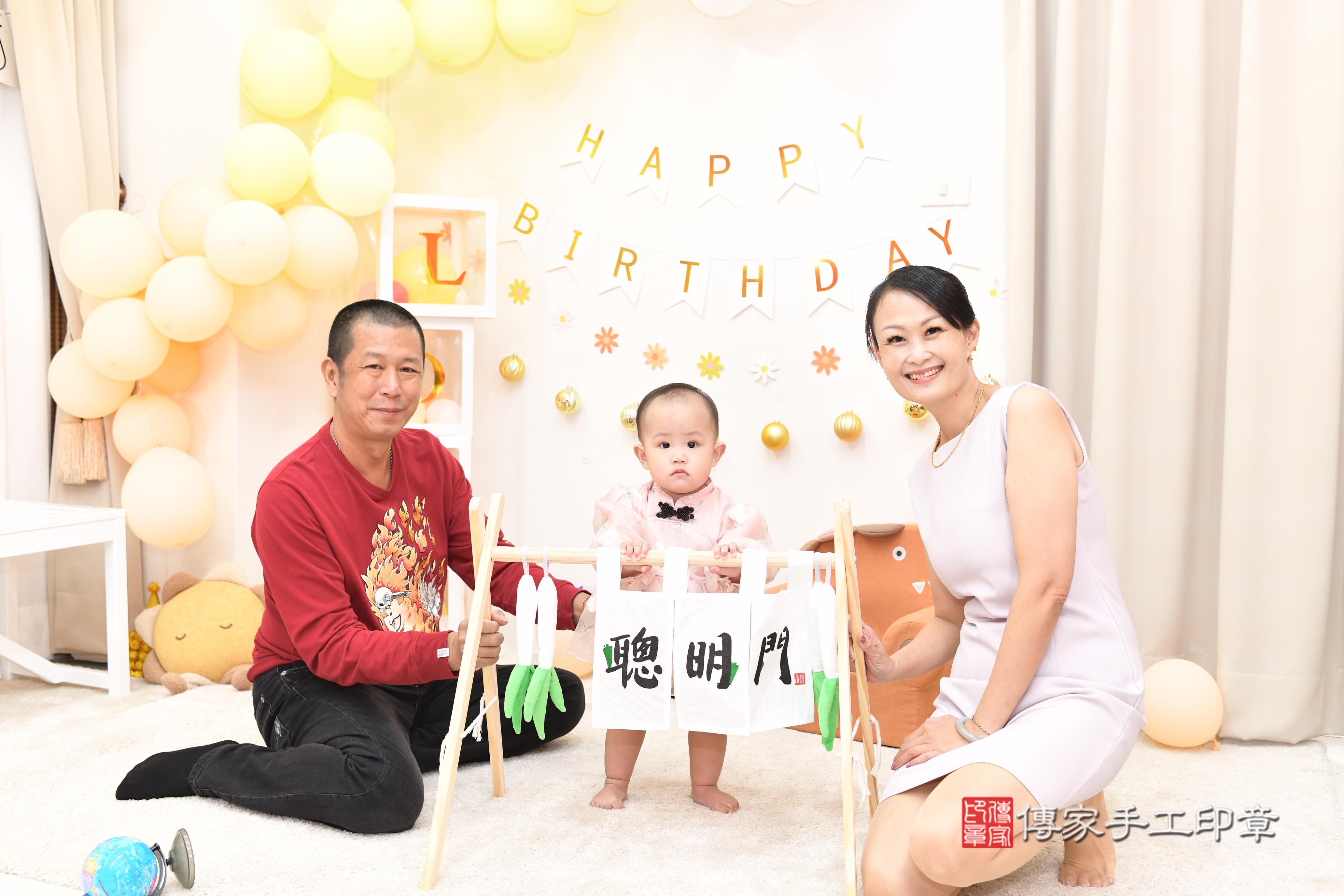 傳家手工印章高雄店、抓周、度脺、中國風會場、傳家嬰兒古禮、吉祥話、抓周道具物品24種、拍照。抓周證書。寶寶抓周、滿周歲、生日快樂、祝福