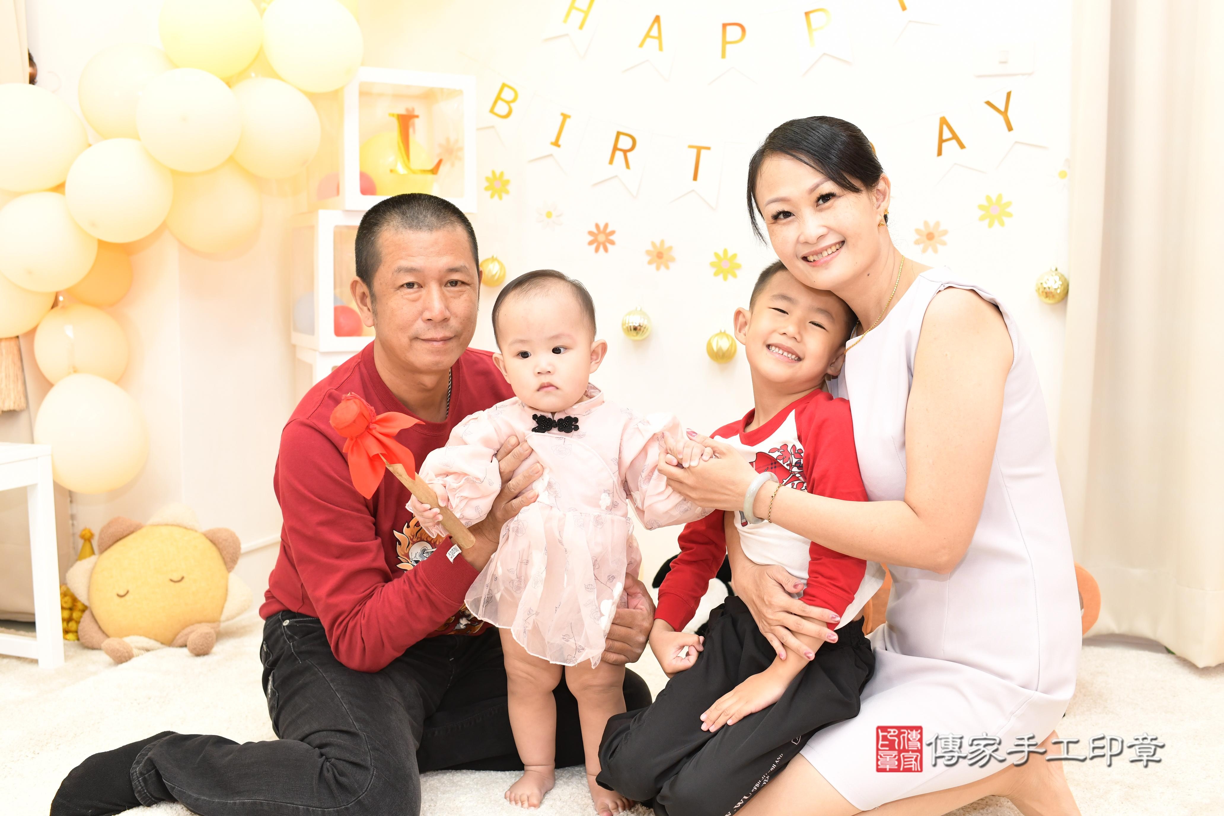 傳家手工印章高雄店、抓周、度脺、中國風會場、傳家嬰兒古禮、吉祥話、抓周道具物品24種、拍照。抓周證書。寶寶抓周、滿周歲、生日快樂、祝福
