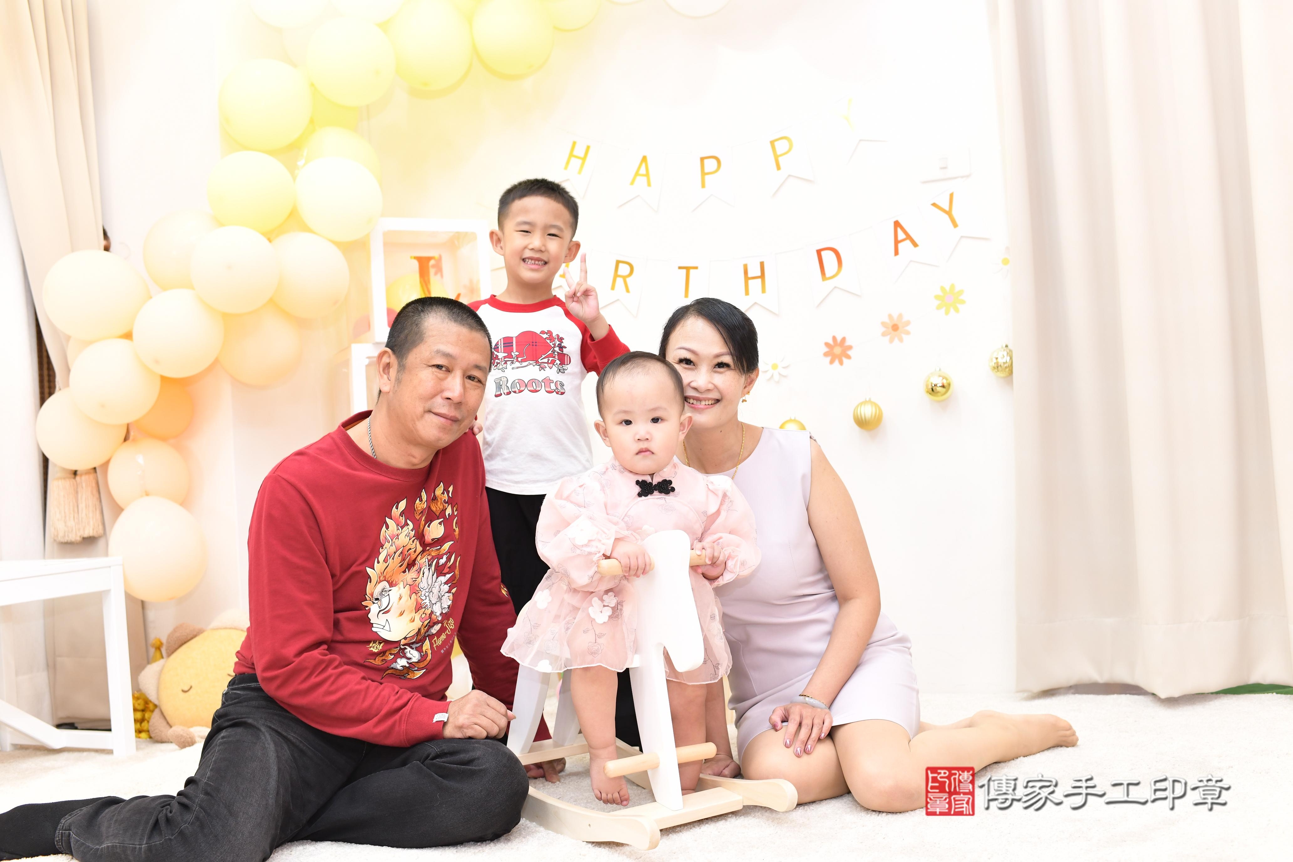 傳家手工印章高雄店、抓周、度脺、中國風會場、傳家嬰兒古禮、吉祥話、抓周道具物品24種、拍照。抓周證書。寶寶抓周、滿周歲、生日快樂、祝福