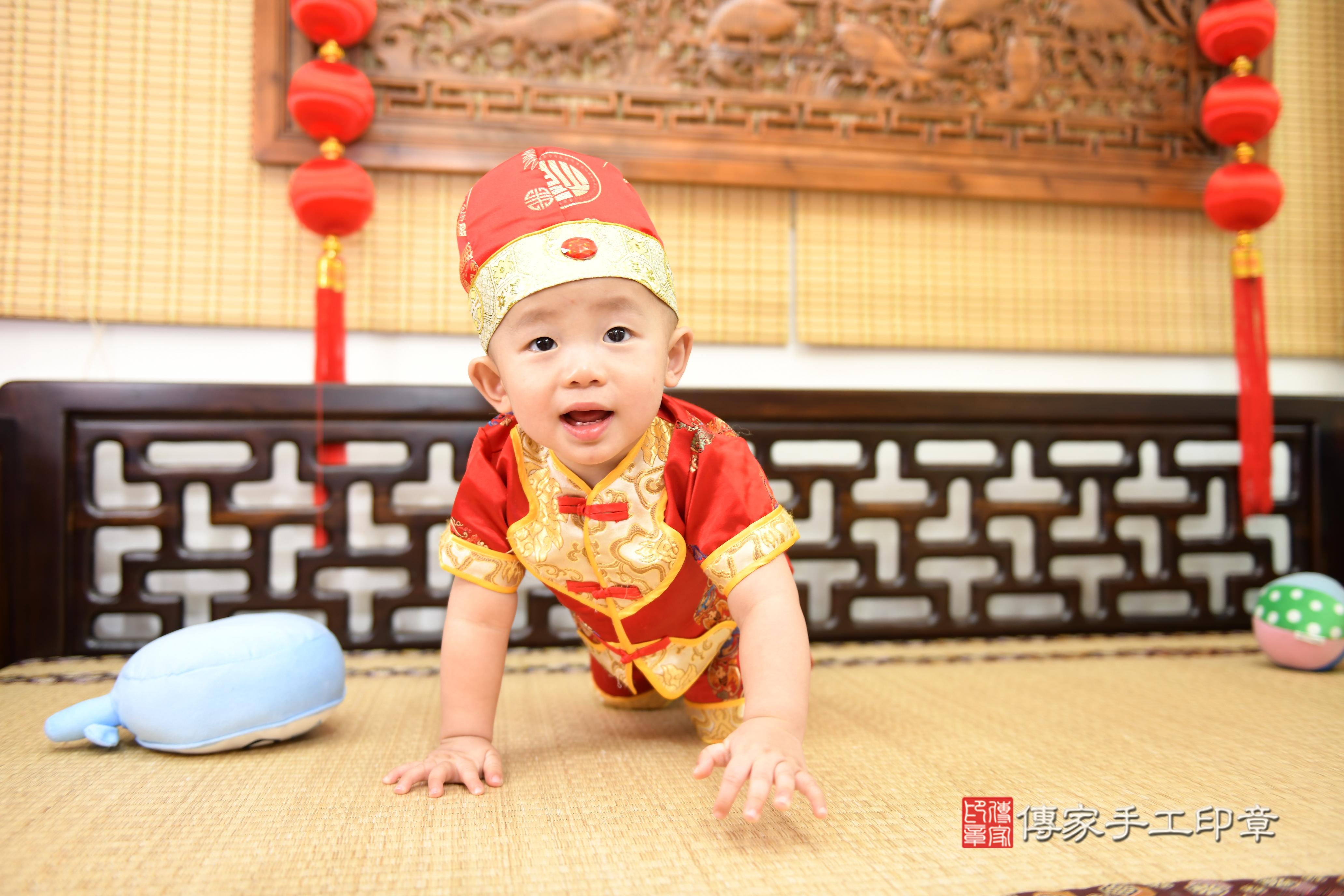 傳家手工印章台南店、抓周、度脺、美式風會場、傳家嬰兒古禮、吉祥話、抓周道具物品24種、拍照。抓周證書。寶寶抓周、滿周歲、生日快樂、祝福 傳家手工印章台南店、抓周、度脺、美式風會場、傳家嬰兒古禮、吉祥話、抓周道具物品24種、拍照。抓周證書。寶寶抓周、滿周歲、生日快樂、祝福