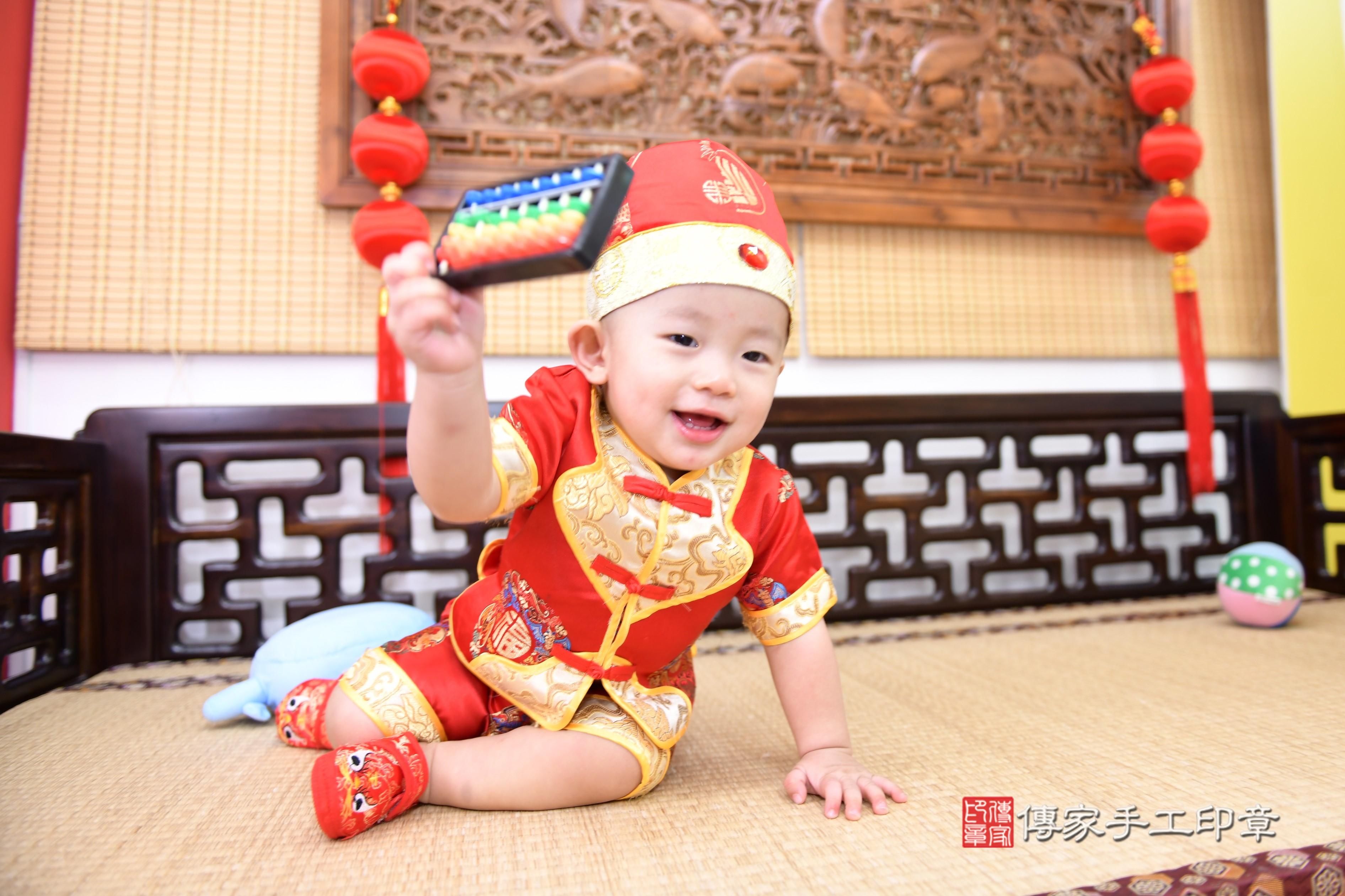 傳家手工印章台南店、抓周、度脺、美式風會場、傳家嬰兒古禮、吉祥話、抓周道具物品24種、拍照。抓周證書。寶寶抓周、滿周歲、生日快樂、祝福 傳家手工印章台南店、抓周、度脺、美式風會場、傳家嬰兒古禮、吉祥話、抓周道具物品24種、拍照。抓周證書。寶寶抓周、滿周歲、生日快樂、祝福