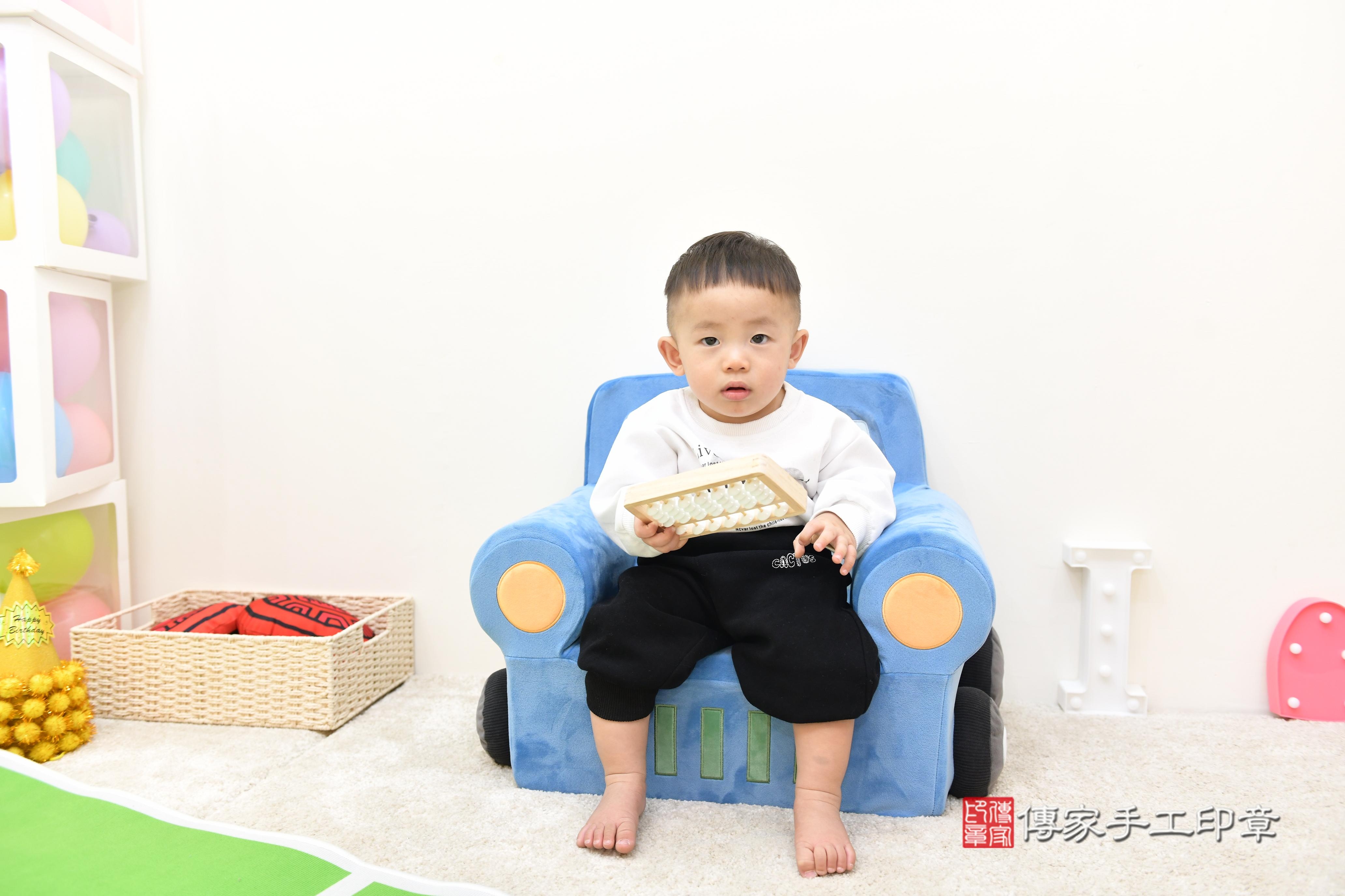 傳家手工印章台南店、抓周、度脺、美式風會場、傳家嬰兒古禮、吉祥話、抓周道具物品24種、拍照。抓周證書。寶寶抓周、滿周歲、生日快樂、祝福 傳家手工印章台南店、抓周、度脺、美式風會場、傳家嬰兒古禮、吉祥話、抓周道具物品24種、拍照。抓周證書。寶寶抓周、滿周歲、生日快樂、祝福