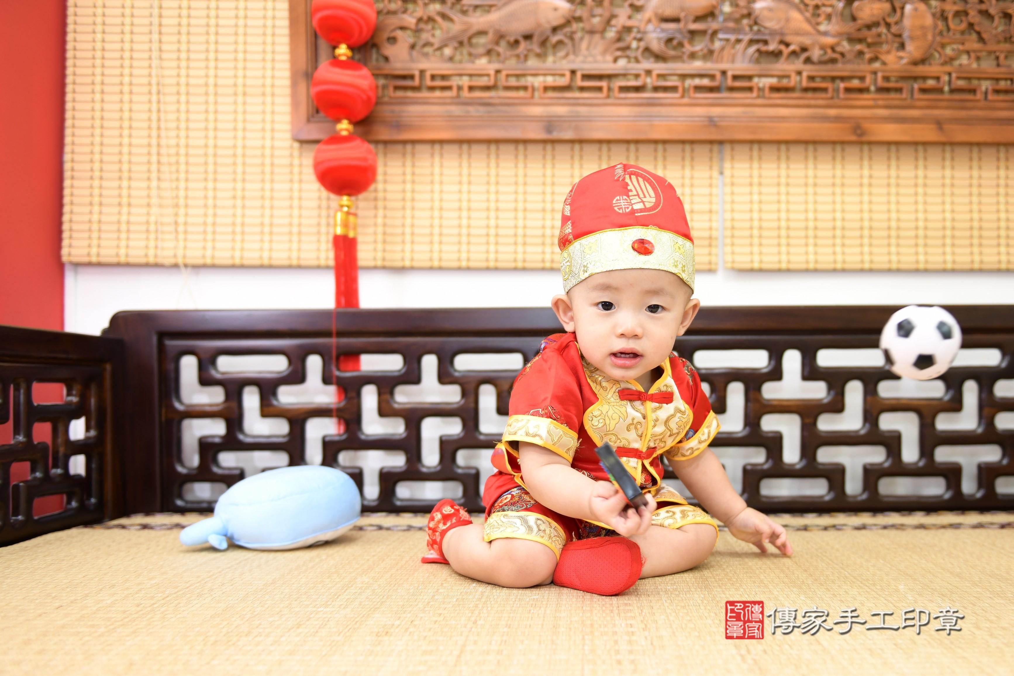 傳家手工印章台南店、抓周、度脺、美式風會場、傳家嬰兒古禮、吉祥話、抓周道具物品24種、拍照。抓周證書。寶寶抓周、滿周歲、生日快樂、祝福 傳家手工印章台南店、抓周、度脺、美式風會場、傳家嬰兒古禮、吉祥話、抓周道具物品24種、拍照。抓周證書。寶寶抓周、滿周歲、生日快樂、祝福