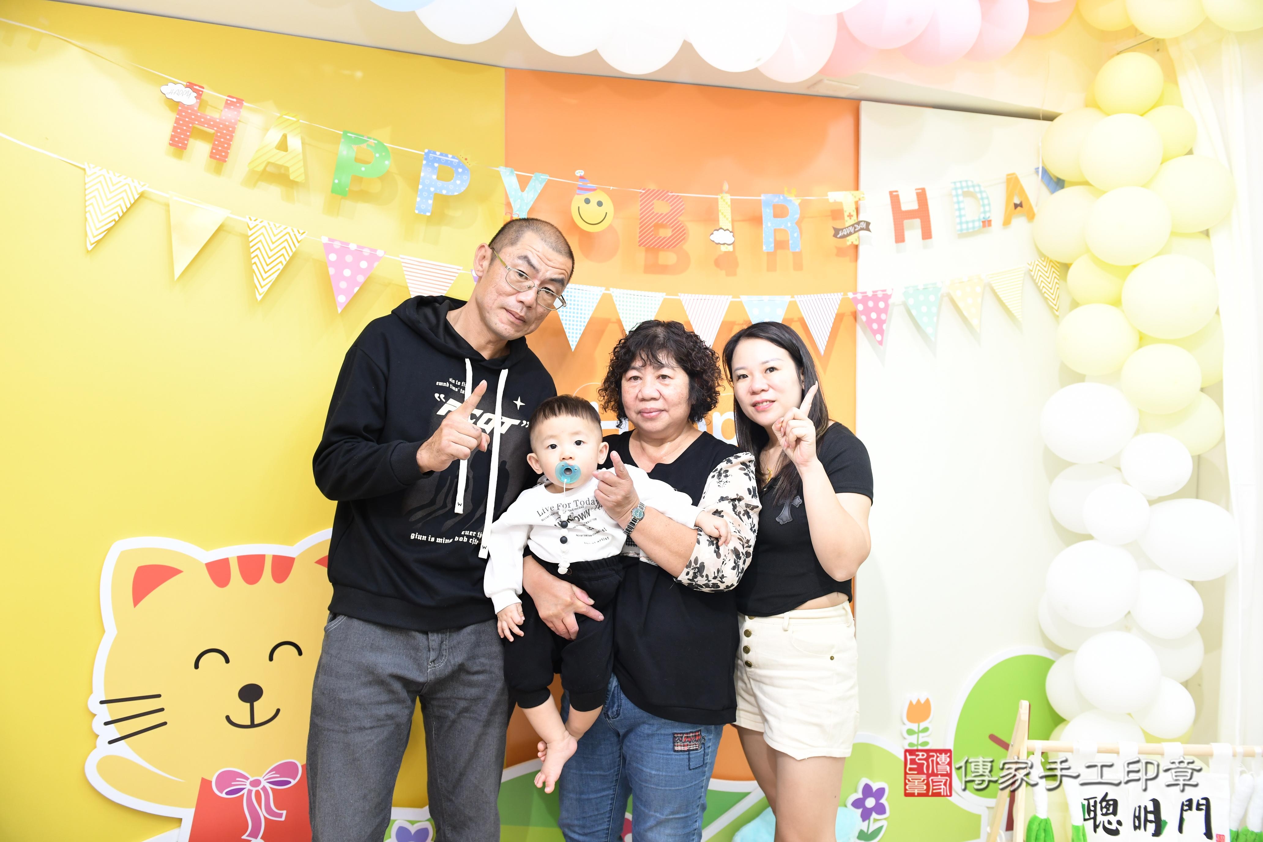 傳家手工印章台南店、抓周、度脺、美式風會場、傳家嬰兒古禮、吉祥話、抓周道具物品24種、拍照。抓周證書。寶寶抓周、滿周歲、生日快樂、祝福 傳家手工印章台南店、抓周、度脺、美式風會場、傳家嬰兒古禮、吉祥話、抓周道具物品24種、拍照。抓周證書。寶寶抓周、滿周歲、生日快樂、祝福