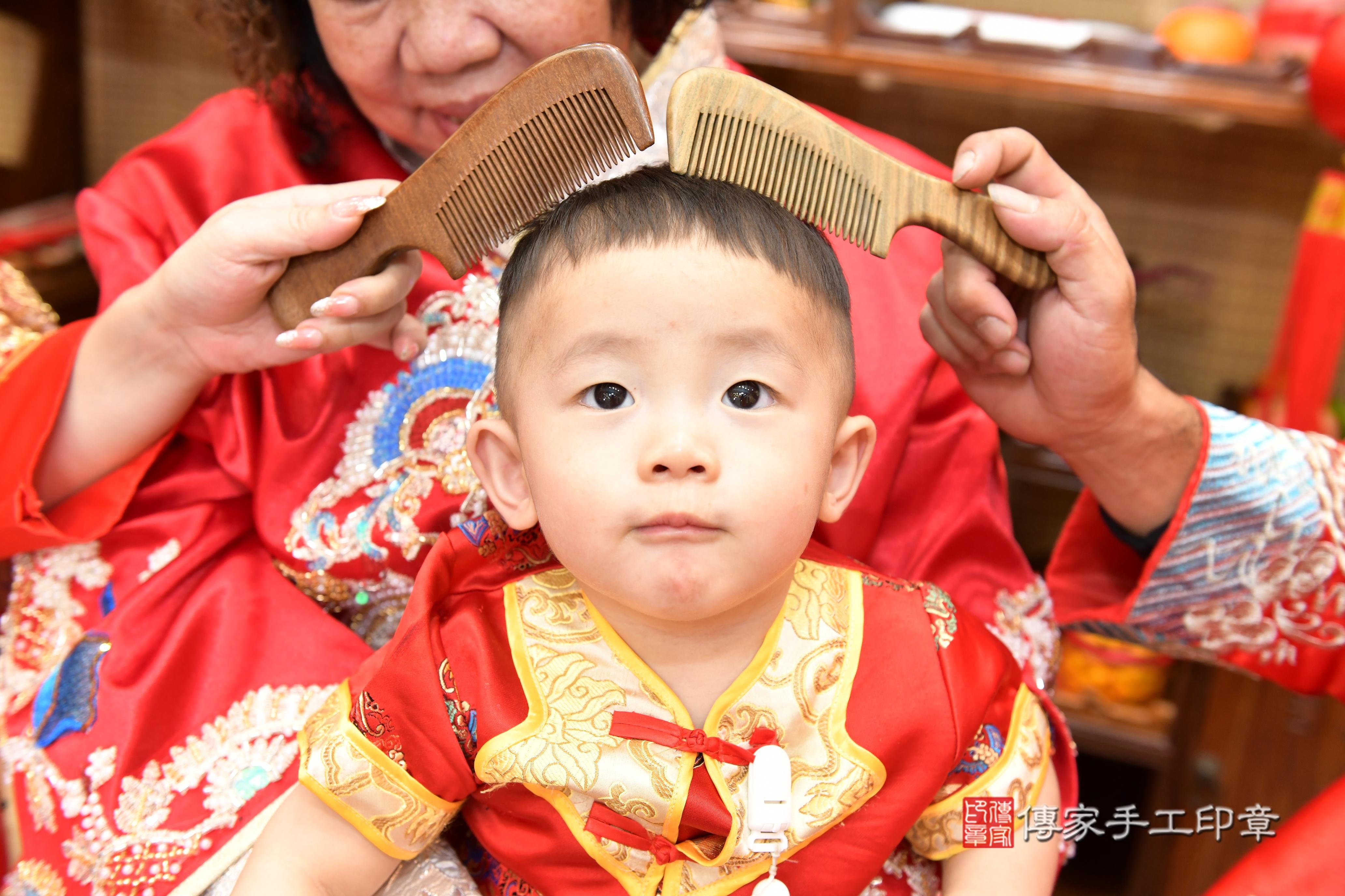 傳家手工印章台南店、抓周、度脺、美式風會場、傳家嬰兒古禮、吉祥話、抓周道具物品24種、拍照。抓周證書。寶寶抓周、滿周歲、生日快樂、祝福 傳家手工印章台南店、抓周、度脺、美式風會場、傳家嬰兒古禮、吉祥話、抓周道具物品24種、拍照。抓周證書。寶寶抓周、滿周歲、生日快樂、祝福
