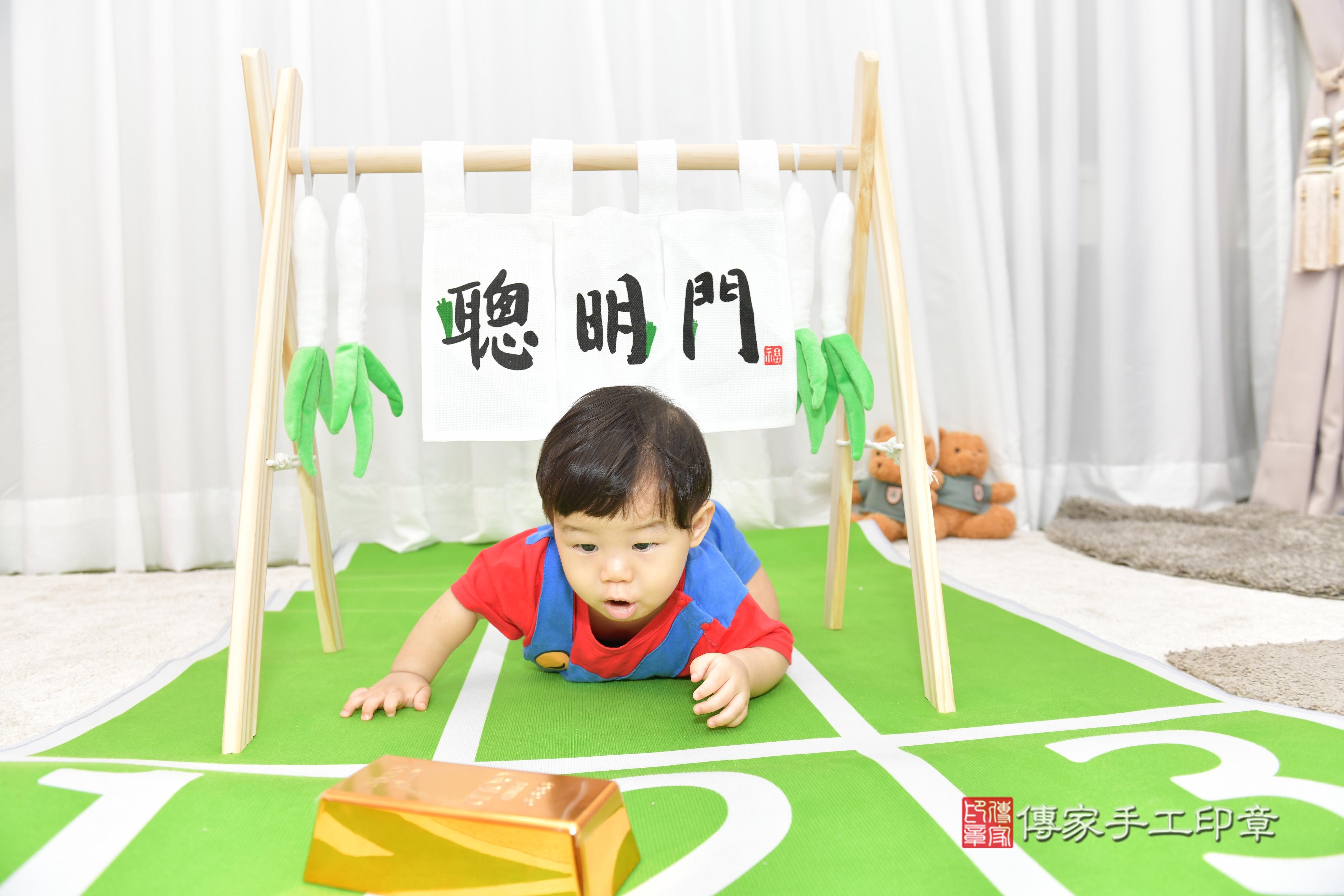 傳家手工印章桃園店、抓周、度脺、美式風會場、傳家嬰兒古禮、吉祥話、抓周道具物品24種、拍照。抓周證書。寶寶抓周、滿周歲、生日快樂、祝福 傳家手工印章桃園店、抓周、度脺、美式風會場、傳家嬰兒古禮、吉祥話、抓周道具物品24種、拍照。抓周證書。寶寶抓周、滿周歲、生日快樂、祝福