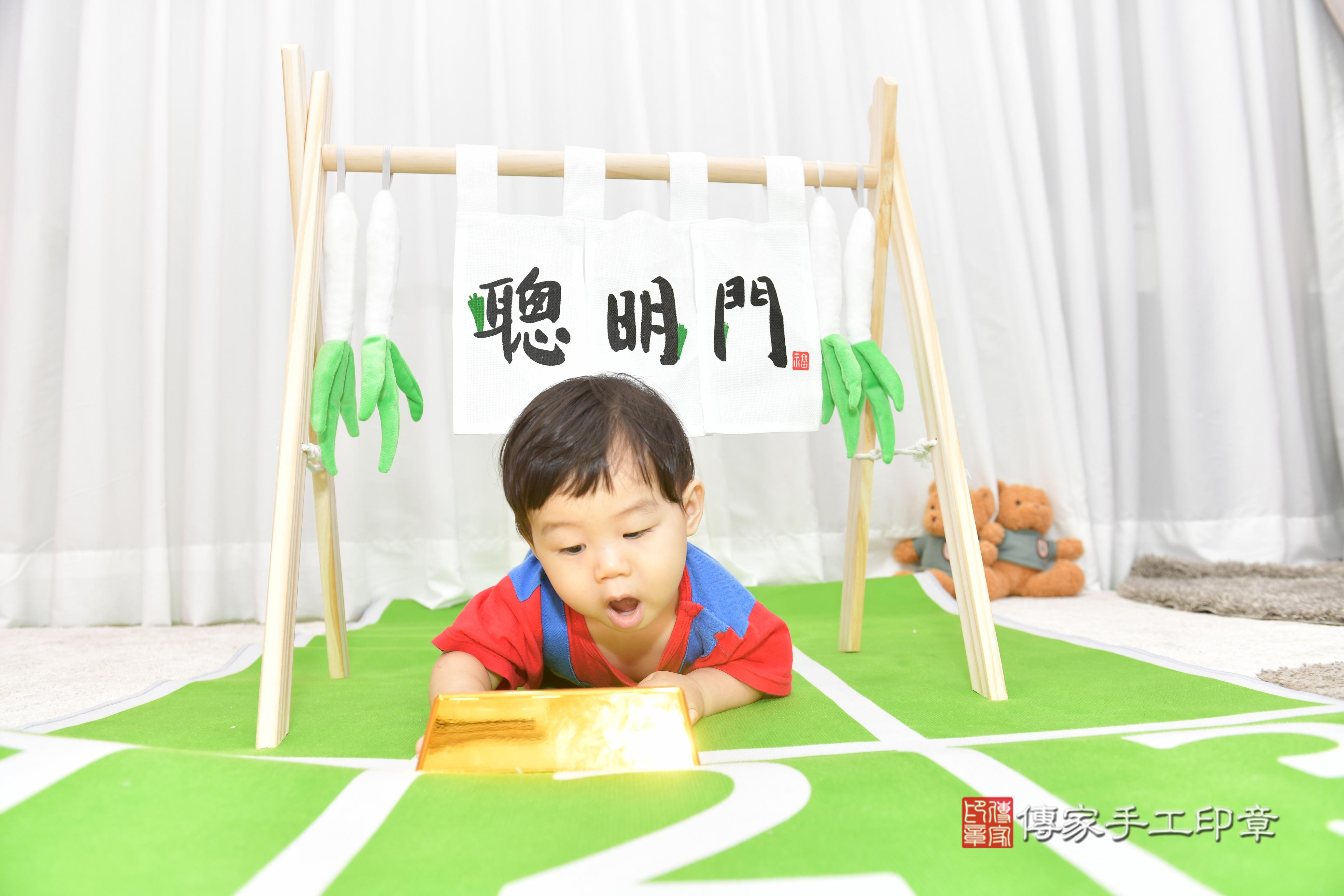 傳家手工印章桃園店、抓周、度脺、美式風會場、傳家嬰兒古禮、吉祥話、抓周道具物品24種、拍照。抓周證書。寶寶抓周、滿周歲、生日快樂、祝福 傳家手工印章桃園店、抓周、度脺、美式風會場、傳家嬰兒古禮、吉祥話、抓周道具物品24種、拍照。抓周證書。寶寶抓周、滿周歲、生日快樂、祝福