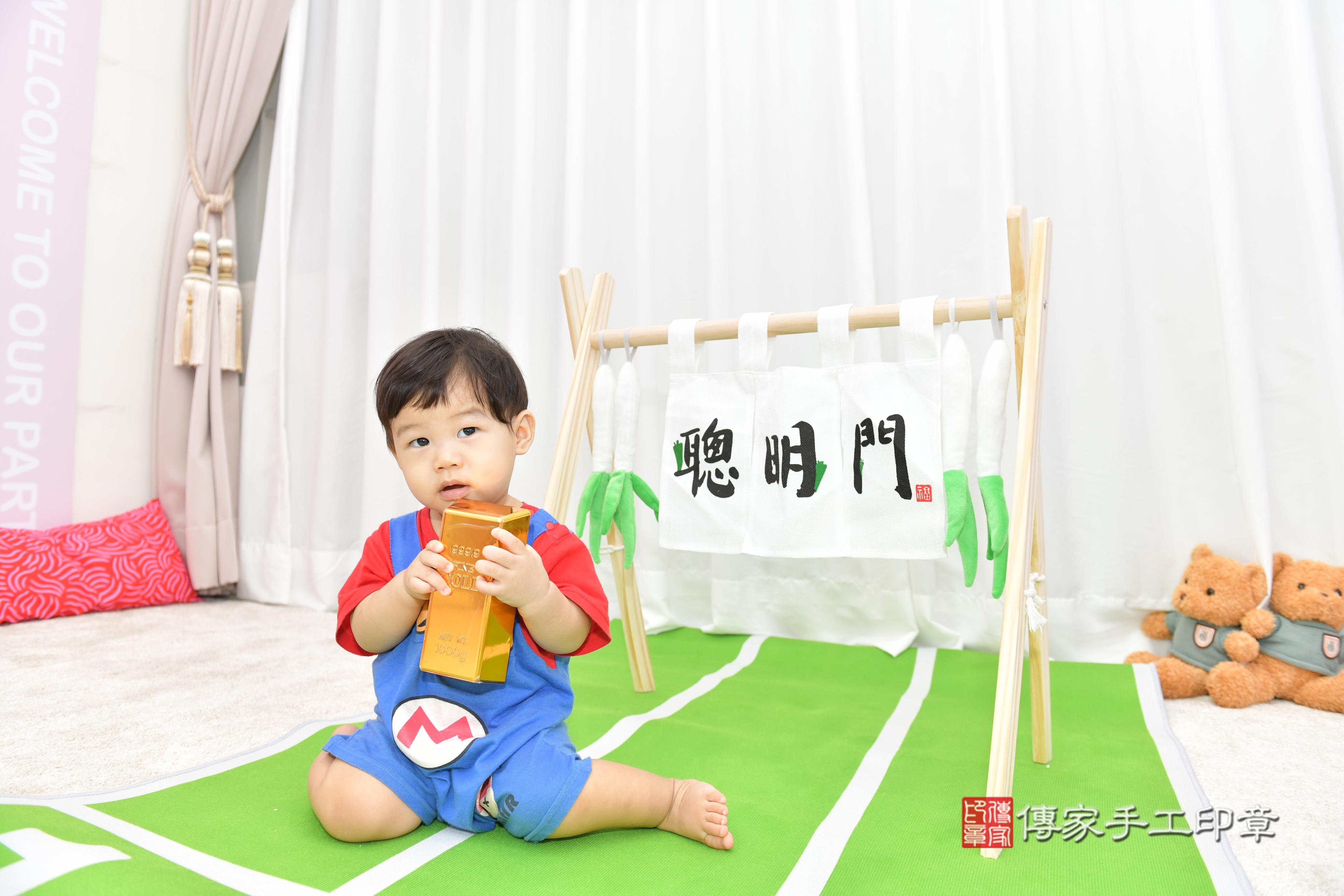 傳家手工印章桃園店、抓周、度脺、美式風會場、傳家嬰兒古禮、吉祥話、抓周道具物品24種、拍照。抓周證書。寶寶抓周、滿周歲、生日快樂、祝福 傳家手工印章桃園店、抓周、度脺、美式風會場、傳家嬰兒古禮、吉祥話、抓周道具物品24種、拍照。抓周證書。寶寶抓周、滿周歲、生日快樂、祝福
