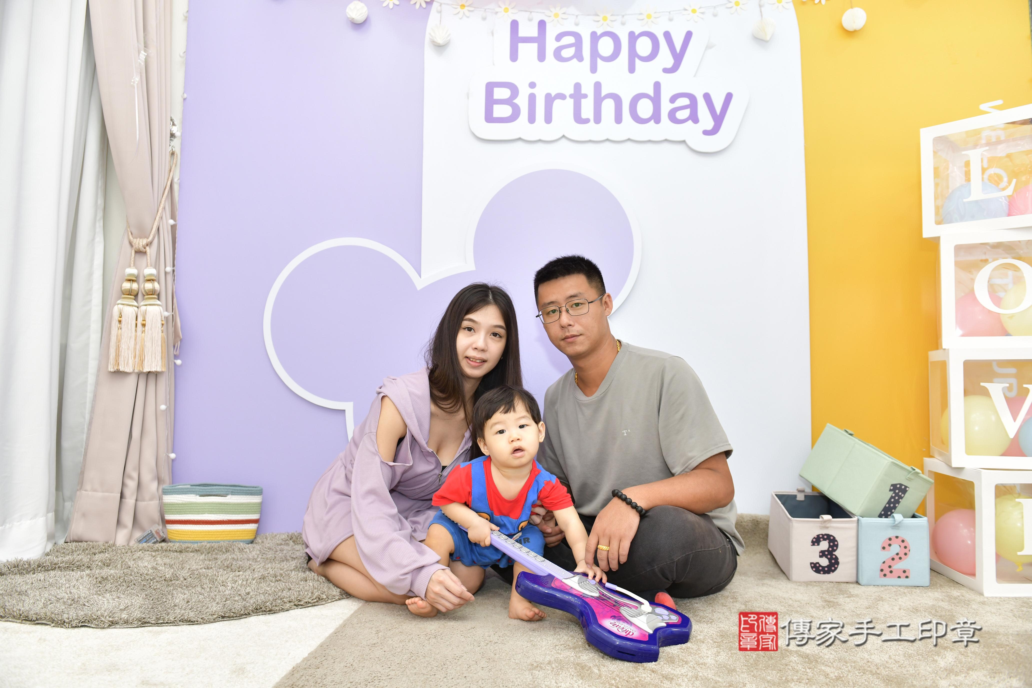 傳家手工印章桃園店、抓周、度脺、美式風會場、傳家嬰兒古禮、吉祥話、抓周道具物品24種、拍照。抓周證書。寶寶抓周、滿周歲、生日快樂、祝福 傳家手工印章桃園店、抓周、度脺、美式風會場、傳家嬰兒古禮、吉祥話、抓周道具物品24種、拍照。抓周證書。寶寶抓周、滿周歲、生日快樂、祝福