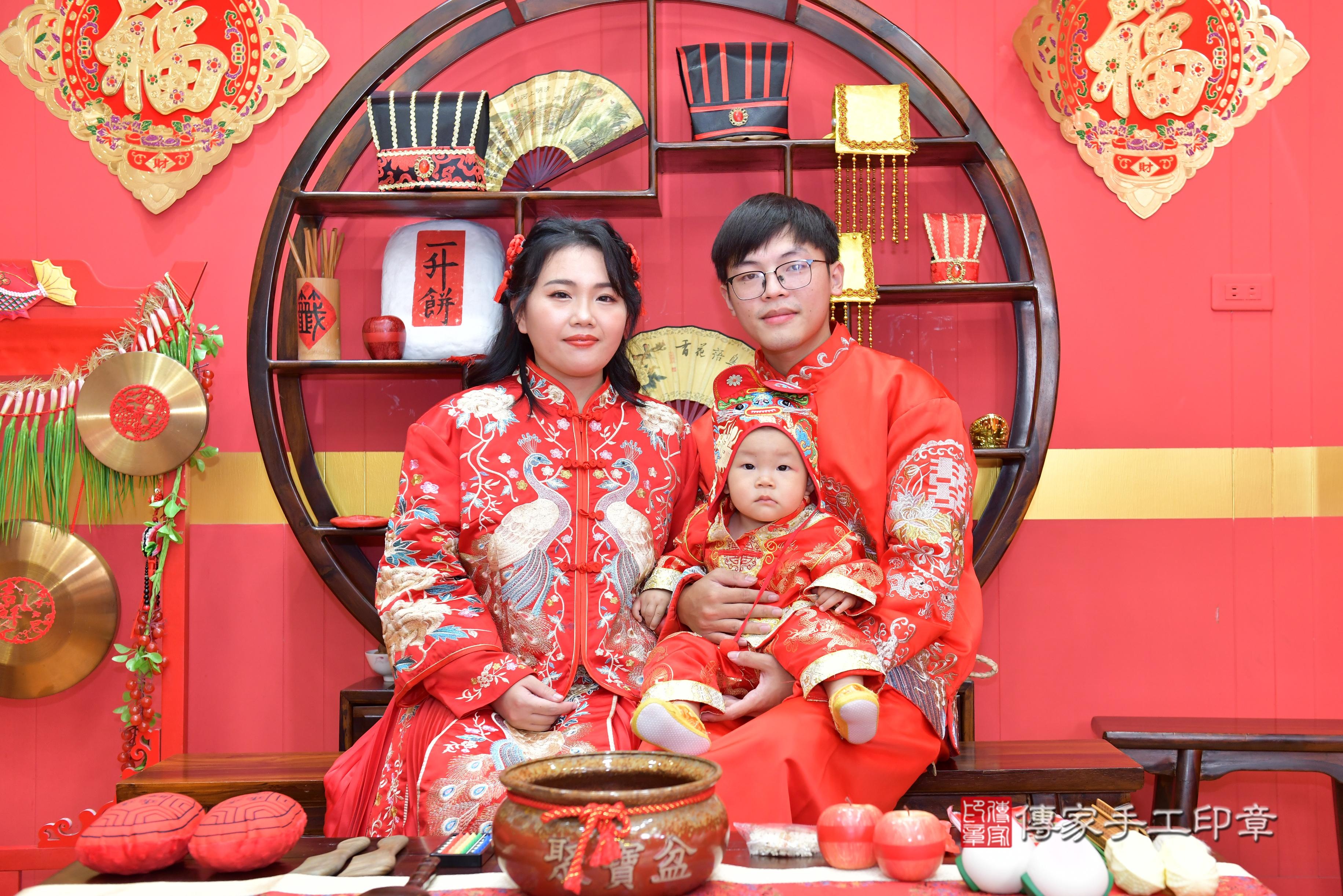 傳家手工印章桃園店、抓周、度脺、美式風會場、傳家嬰兒古禮、吉祥話、抓周道具物品24種、拍照。抓周證書。寶寶抓周、滿周歲、生日快樂、祝福 傳家手工印章桃園店、抓周、度脺、美式風會場、傳家嬰兒古禮、吉祥話、抓周道具物品24種、拍照。抓周證書。寶寶抓周、滿周歲、生日快樂、祝福