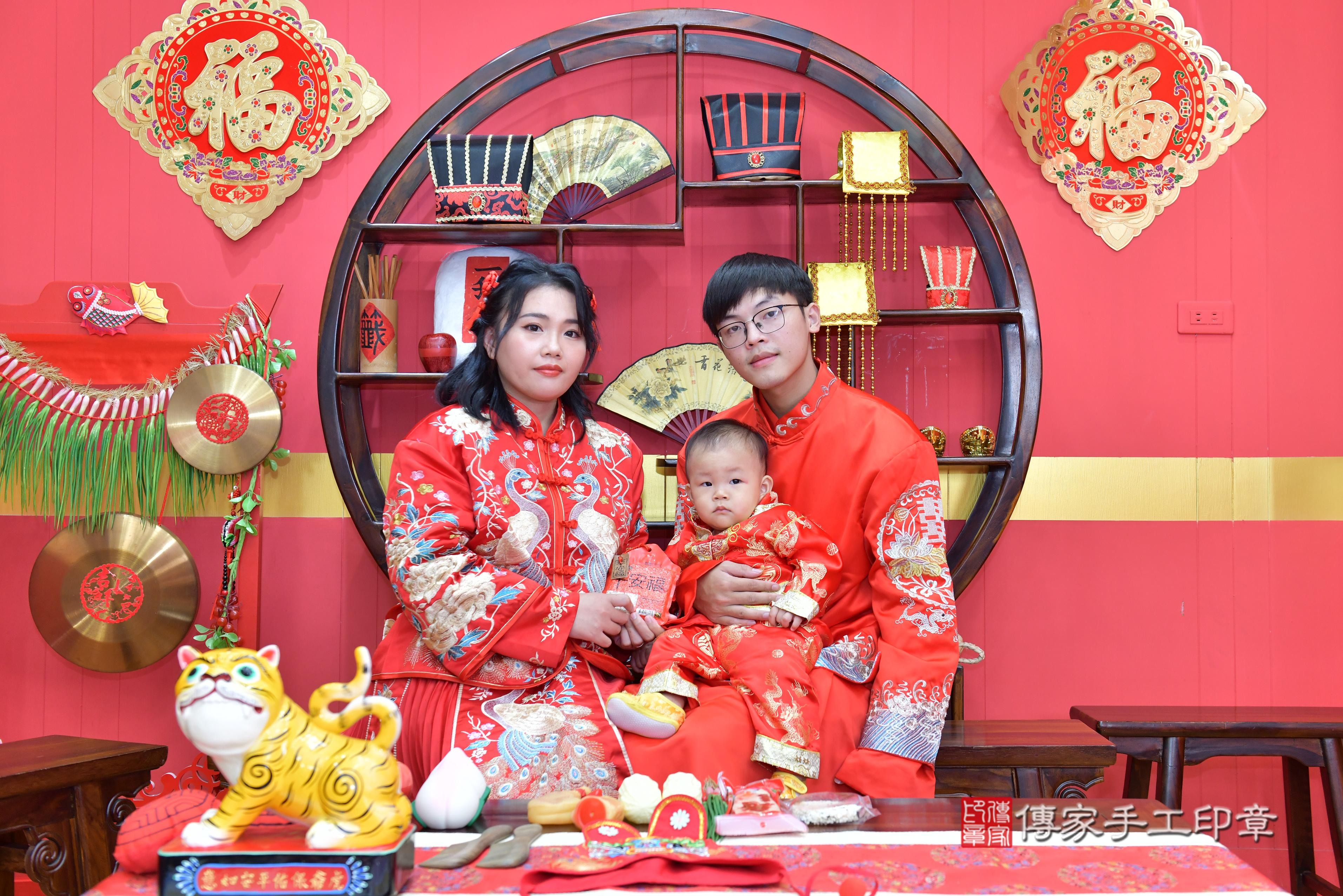 傳家手工印章桃園店、抓周、度脺、美式風會場、傳家嬰兒古禮、吉祥話、抓周道具物品24種、拍照。抓周證書。寶寶抓周、滿周歲、生日快樂、祝福 傳家手工印章桃園店、抓周、度脺、美式風會場、傳家嬰兒古禮、吉祥話、抓周道具物品24種、拍照。抓周證書。寶寶抓周、滿周歲、生日快樂、祝福