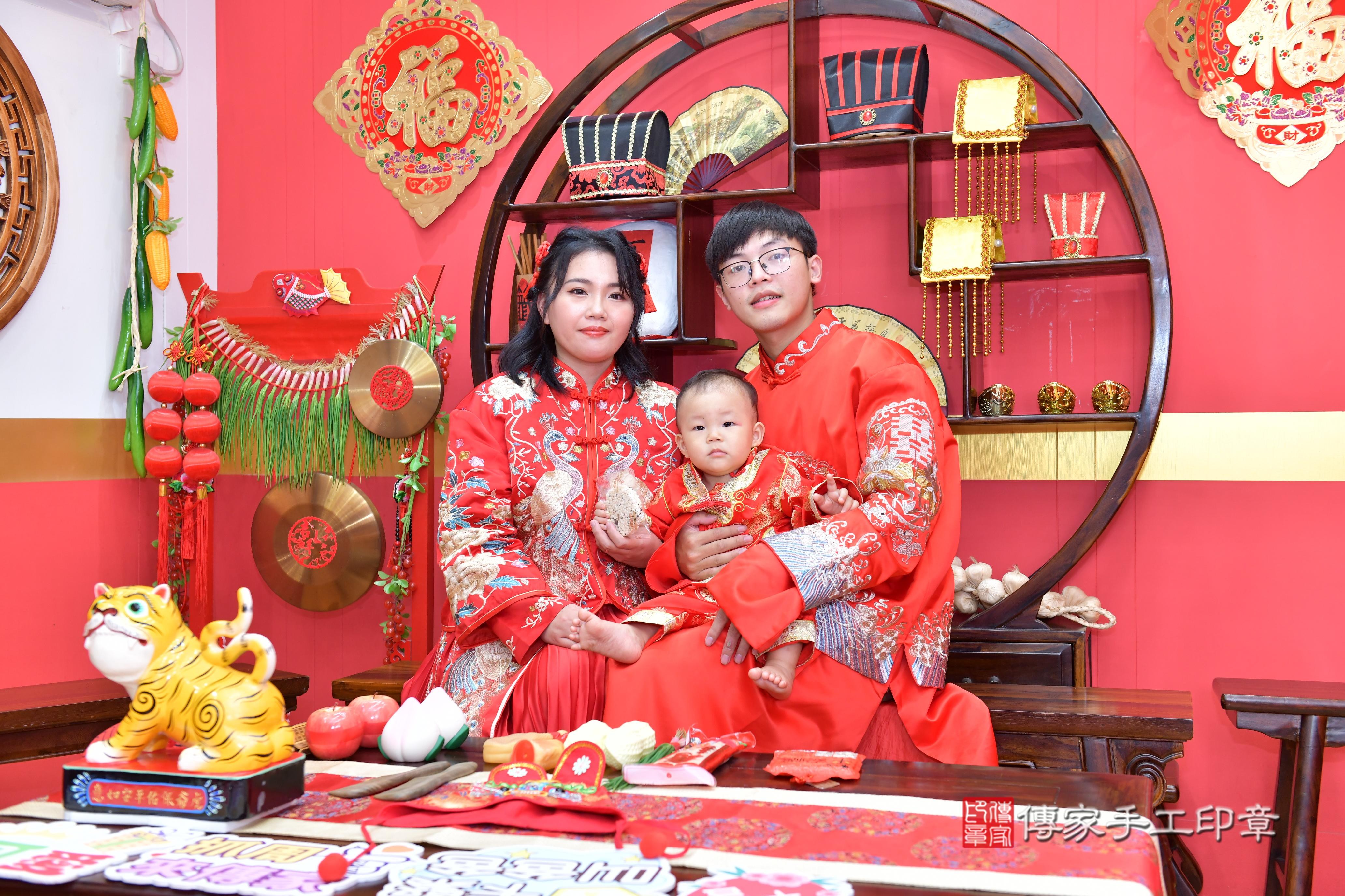 傳家手工印章桃園店、抓周、度脺、美式風會場、傳家嬰兒古禮、吉祥話、抓周道具物品24種、拍照。抓周證書。寶寶抓周、滿周歲、生日快樂、祝福 傳家手工印章桃園店、抓周、度脺、美式風會場、傳家嬰兒古禮、吉祥話、抓周道具物品24種、拍照。抓周證書。寶寶抓周、滿周歲、生日快樂、祝福