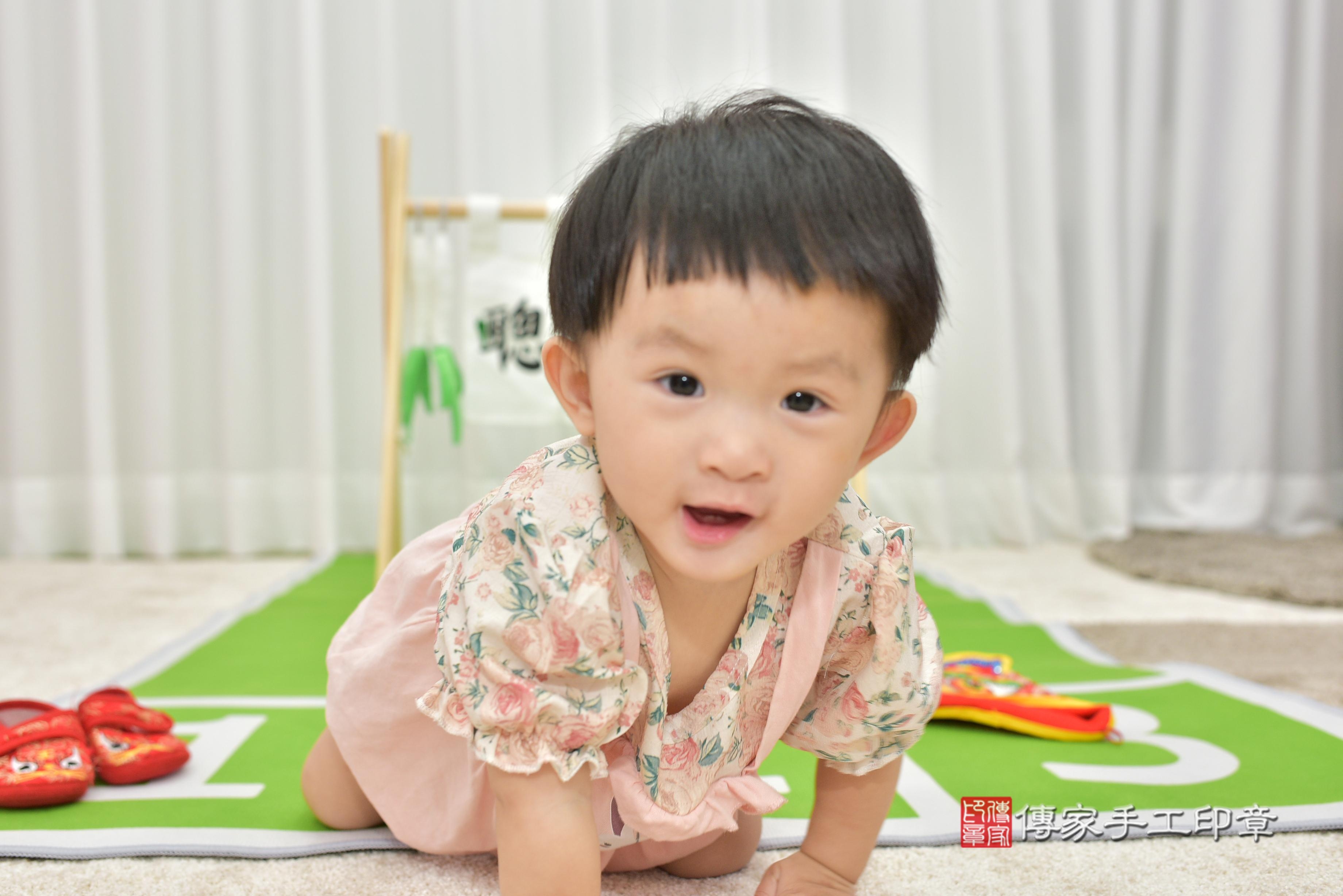 傳家手工印章桃園店、抓周、度脺、美式風會場、傳家嬰兒古禮、吉祥話、抓周道具物品24種、拍照。抓周證書。寶寶抓周、滿周歲、生日快樂、祝福