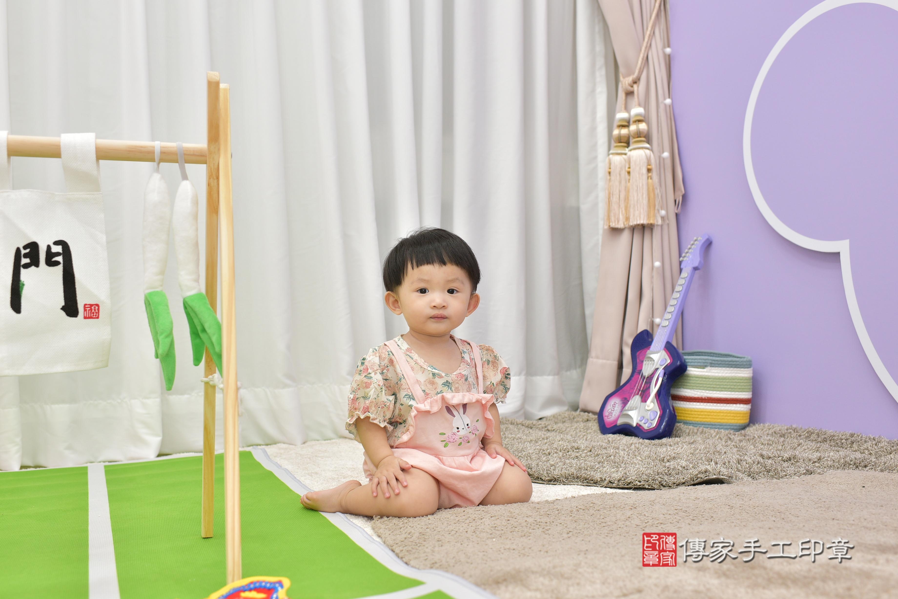 傳家手工印章桃園店、抓周、度脺、美式風會場、傳家嬰兒古禮、吉祥話、抓周道具物品24種、拍照。抓周證書。寶寶抓周、滿周歲、生日快樂、祝福