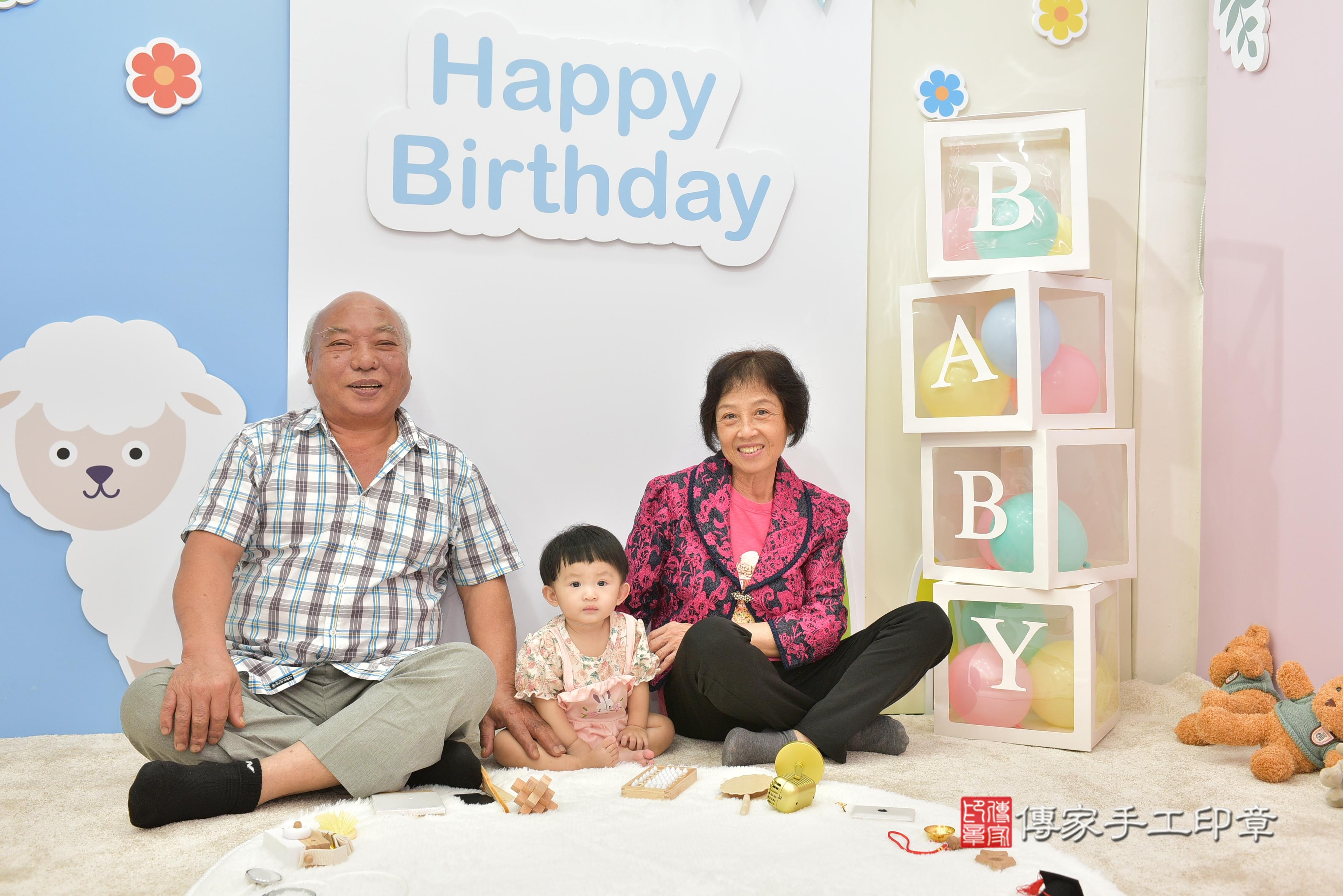 傳家手工印章桃園店、抓周、度脺、美式風會場、傳家嬰兒古禮、吉祥話、抓周道具物品24種、拍照。抓周證書。寶寶抓周、滿周歲、生日快樂、祝福