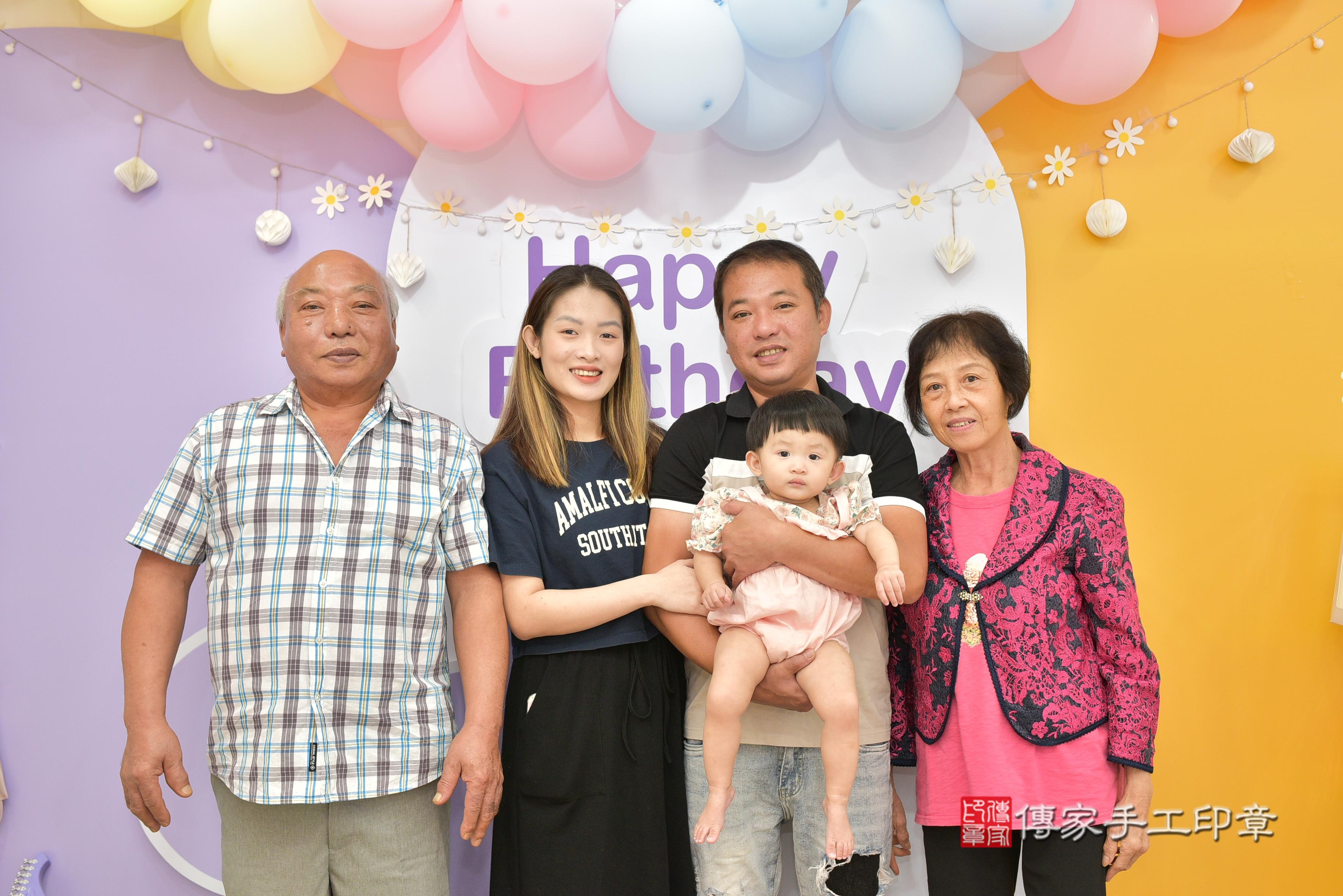 傳家手工印章桃園店、抓周、度脺、美式風會場、傳家嬰兒古禮、吉祥話、抓周道具物品24種、拍照。抓周證書。寶寶抓周、滿周歲、生日快樂、祝福