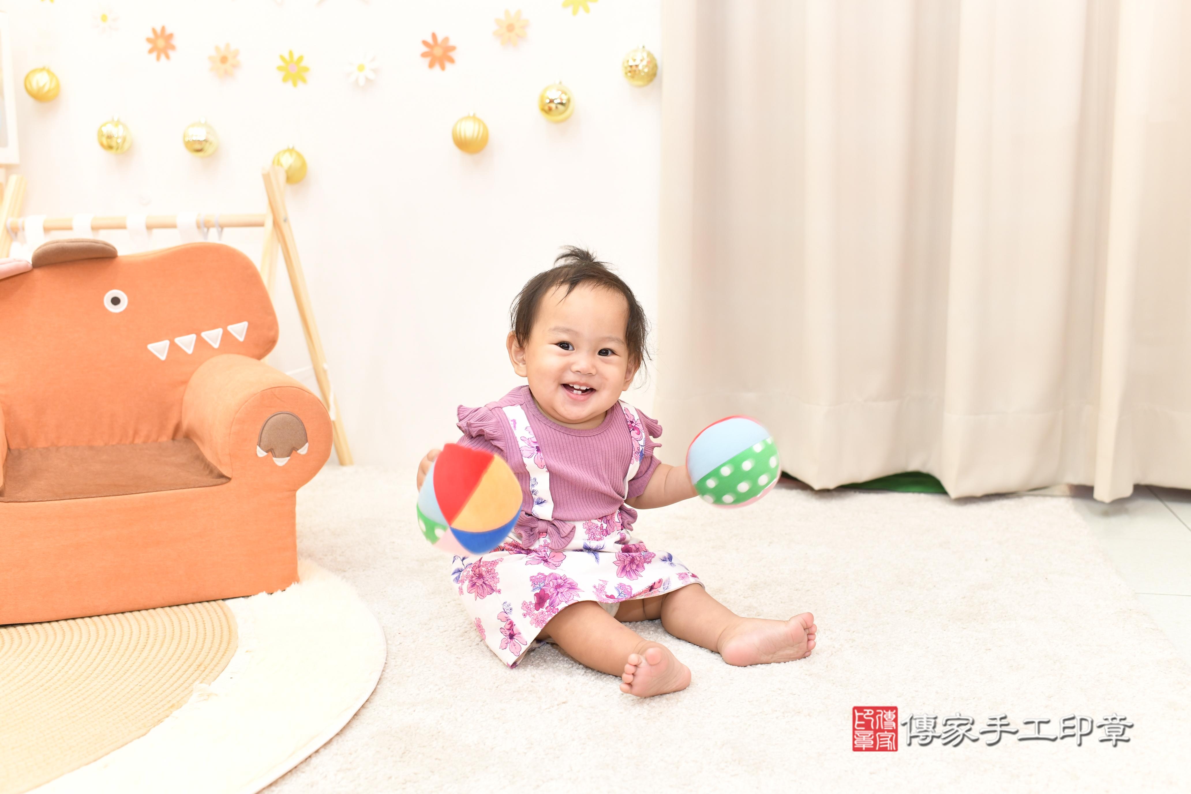 傳家手工印章高雄店、抓周、度脺、美式風會場、傳家嬰兒古禮、吉祥話、抓周道具物品24種、拍照。抓周證書。寶寶抓周、滿周歲、生日快樂、祝福 傳家手工印章高雄店、抓周、度脺、美式風會場、傳家嬰兒古禮、吉祥話、抓周道具物品24種、拍照。抓周證書。寶寶抓周、滿周歲、生日快樂、祝福