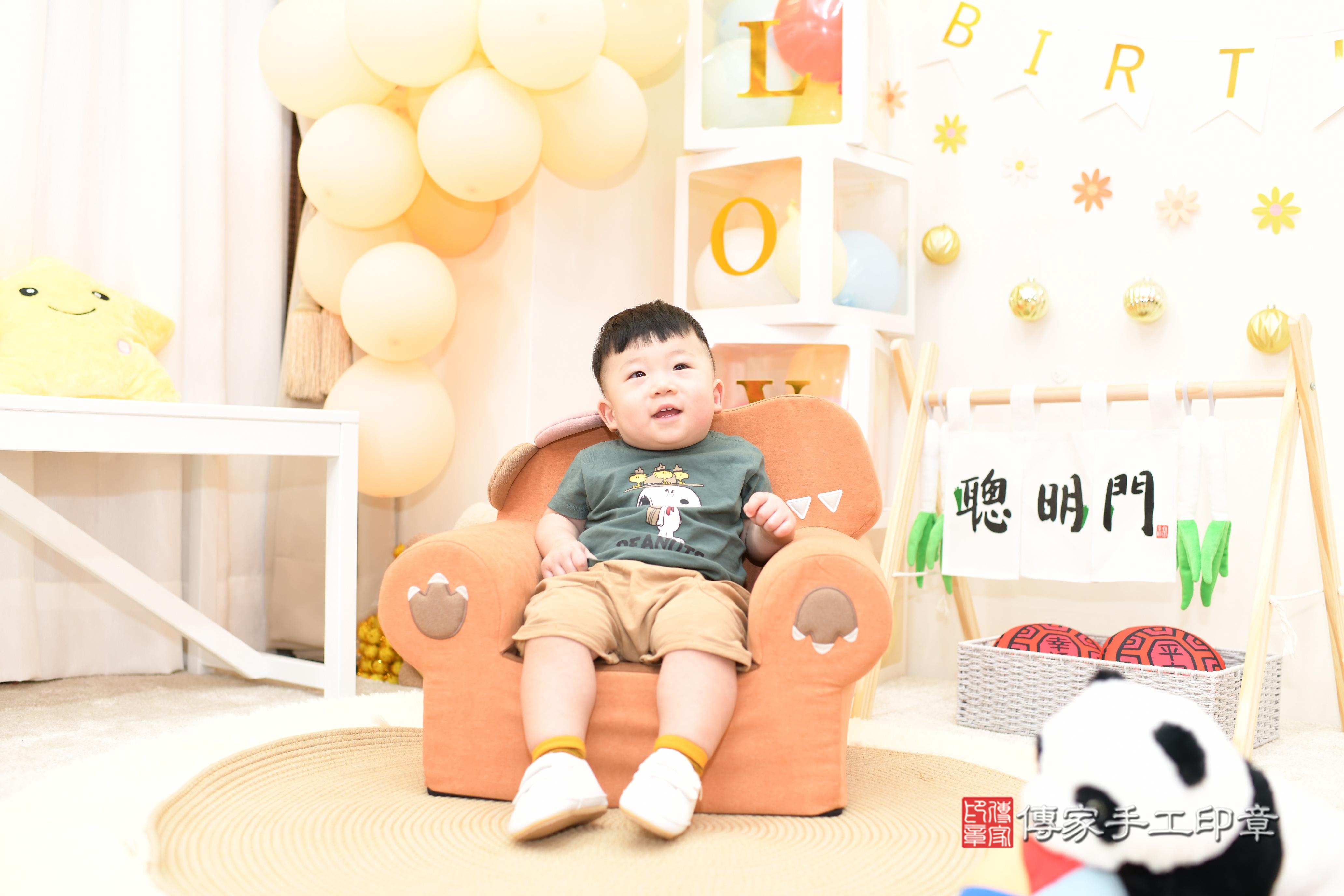 傳家手工印章高雄店、抓周、度脺、美式風會場、傳家嬰兒古禮、吉祥話、抓周道具物品24種、拍照。抓周證書。寶寶抓周、滿周歲、生日快樂、祝福 傳家手工印章高雄店、抓周、度脺、美式風會場、傳家嬰兒古禮、吉祥話、抓周道具物品24種、拍照。抓周證書。寶寶抓周、滿周歲、生日快樂、祝福