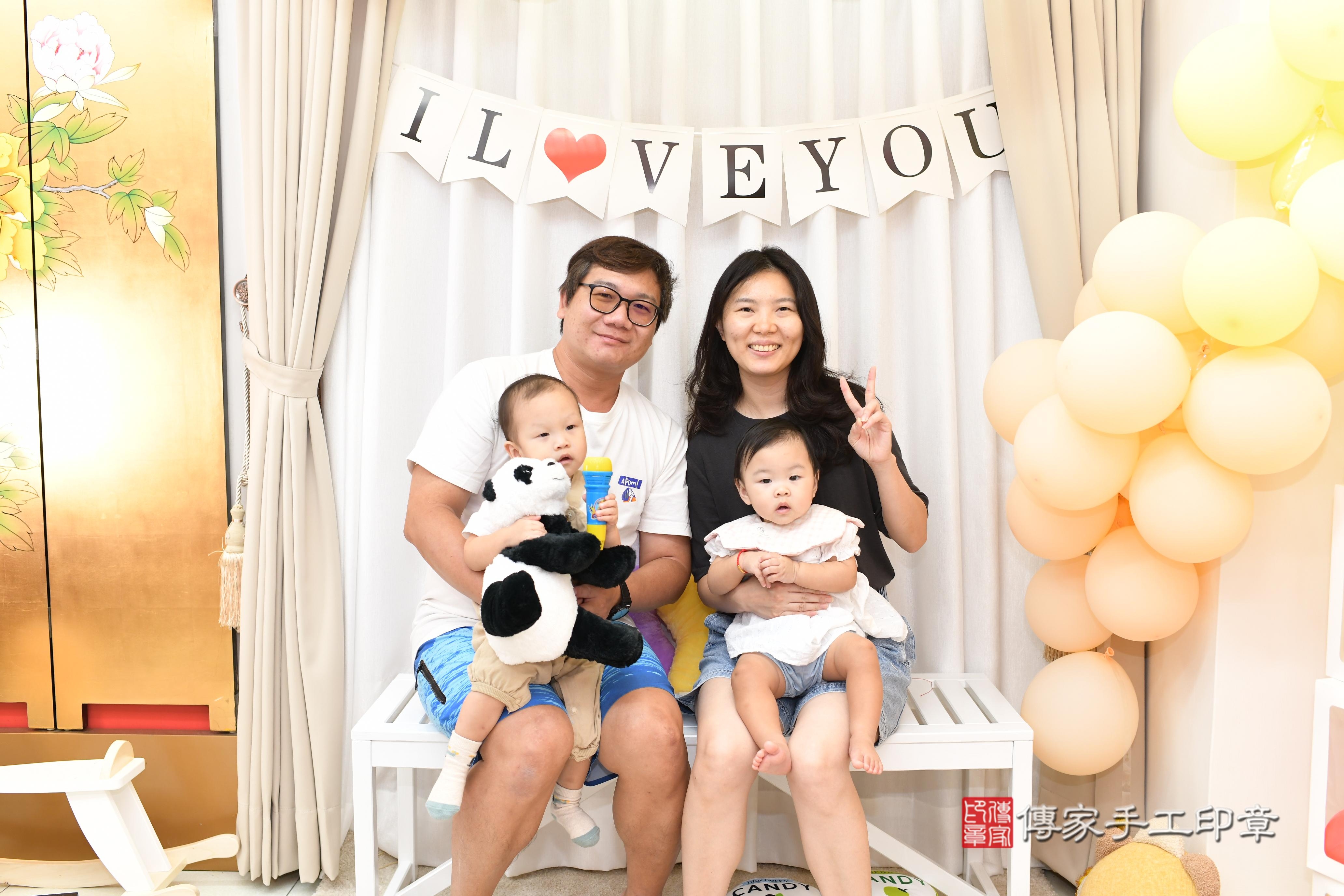 傳家手工印章高雄店、抓周、度脺、美式風會場、傳家嬰兒古禮、吉祥話、抓周道具物品24種、拍照。抓周證書。寶寶抓周、滿周歲、生日快樂、祝福 傳家手工印章高雄店、抓周、度脺、美式風會場、傳家嬰兒古禮、吉祥話、抓周道具物品24種、拍照。抓周證書。寶寶抓周、滿周歲、生日快樂、祝福