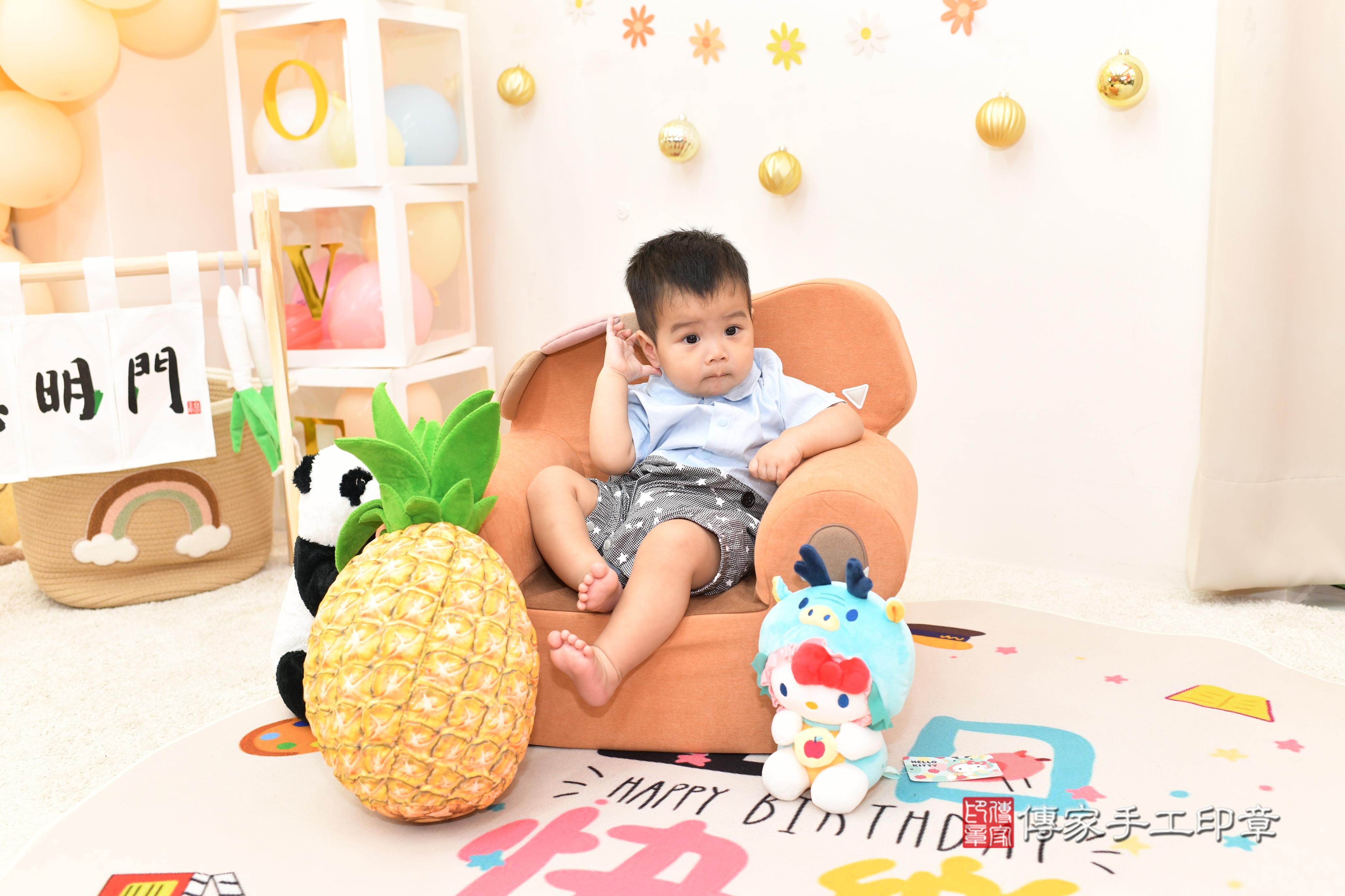 傳家手工印章高雄店、抓周、度脺、美式風會場、傳家嬰兒古禮、吉祥話、抓周道具物品24種、拍照。抓周證書。寶寶抓周、滿周歲、生日快樂、祝福 傳家手工印章高雄店、抓周、度脺、美式風會場、傳家嬰兒古禮、吉祥話、抓周道具物品24種、拍照。抓周證書。寶寶抓周、滿周歲、生日快樂、祝福