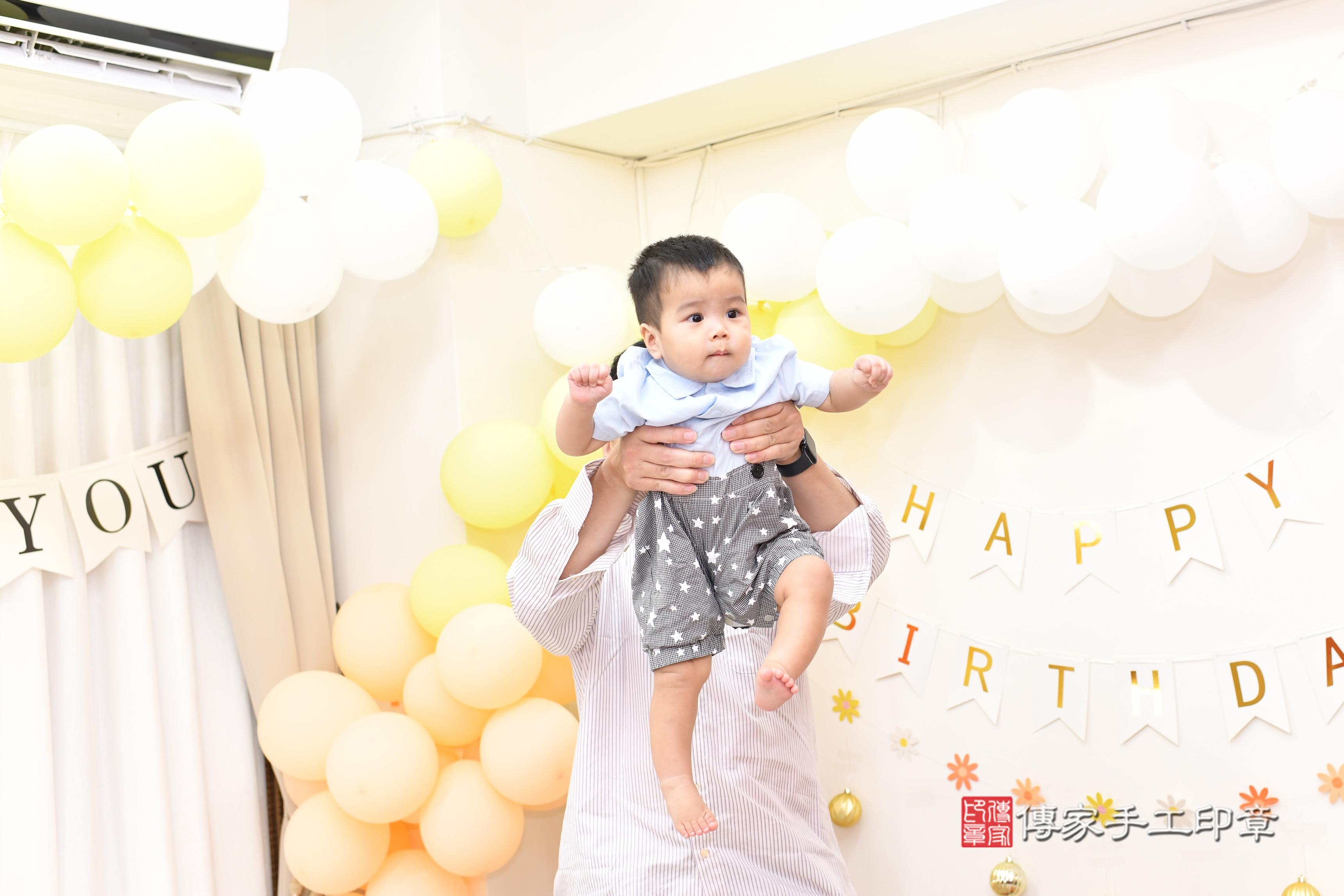 傳家手工印章高雄店、抓周、度脺、美式風會場、傳家嬰兒古禮、吉祥話、抓周道具物品24種、拍照。抓周證書。寶寶抓周、滿周歲、生日快樂、祝福 傳家手工印章高雄店、抓周、度脺、美式風會場、傳家嬰兒古禮、吉祥話、抓周道具物品24種、拍照。抓周證書。寶寶抓周、滿周歲、生日快樂、祝福